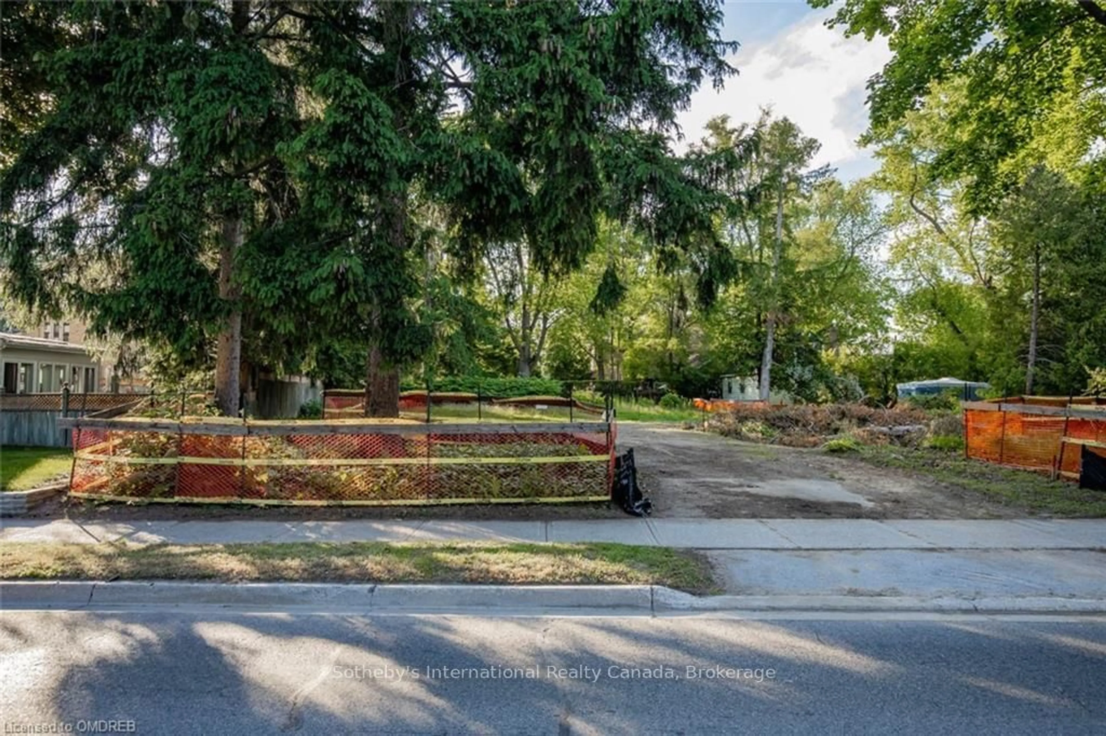 Frontside or backside of a home, the street view for 2379 LAKESHORE Rd, Burlington Ontario L7R 1B7