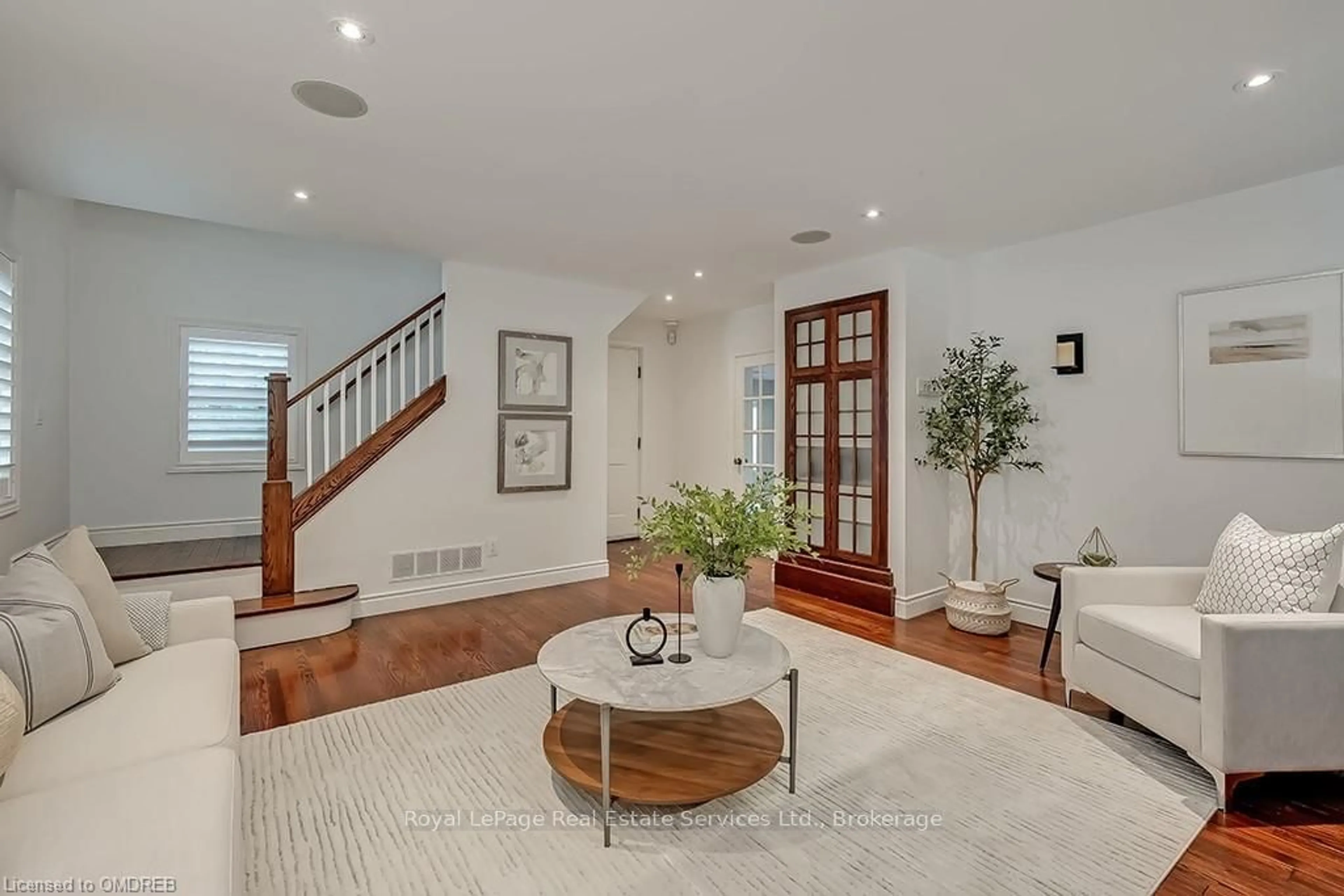 Indoor entryway, wood floors for 50 BURNET St, Oakville Ontario L6K 1B7