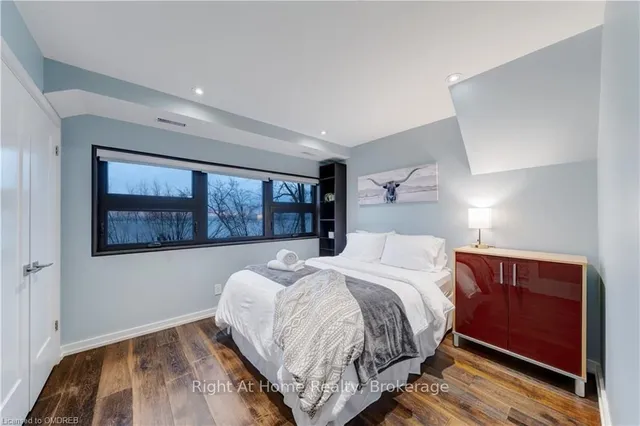 Additional image 17 of 868 DANFORTH Pl