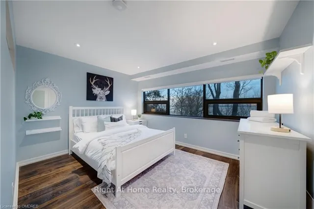 Additional image 16 of 868 DANFORTH Pl