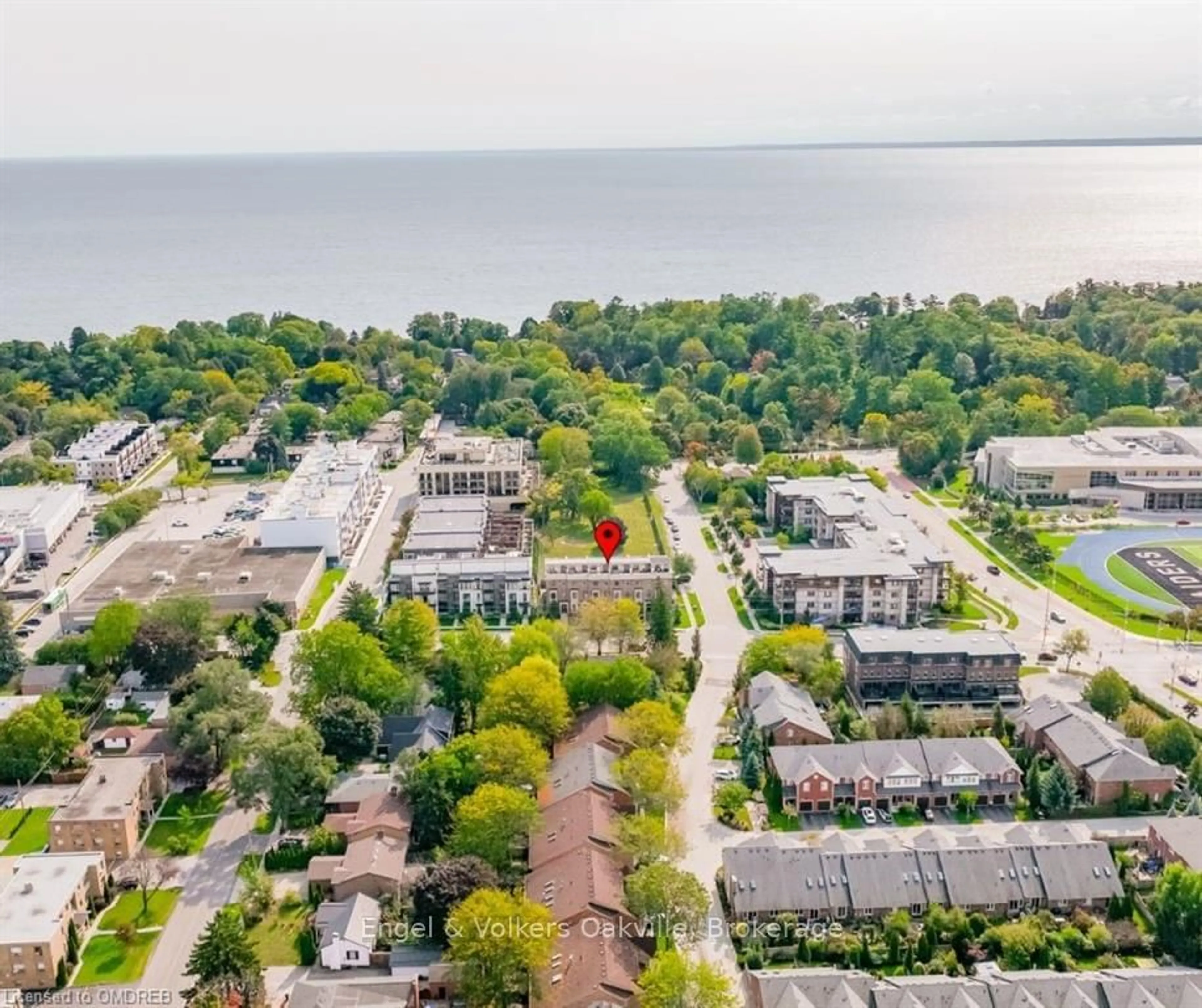 A pic from exterior of the house or condo, the street view for 216 REBECCA St, Oakville Ontario L6K 1J9