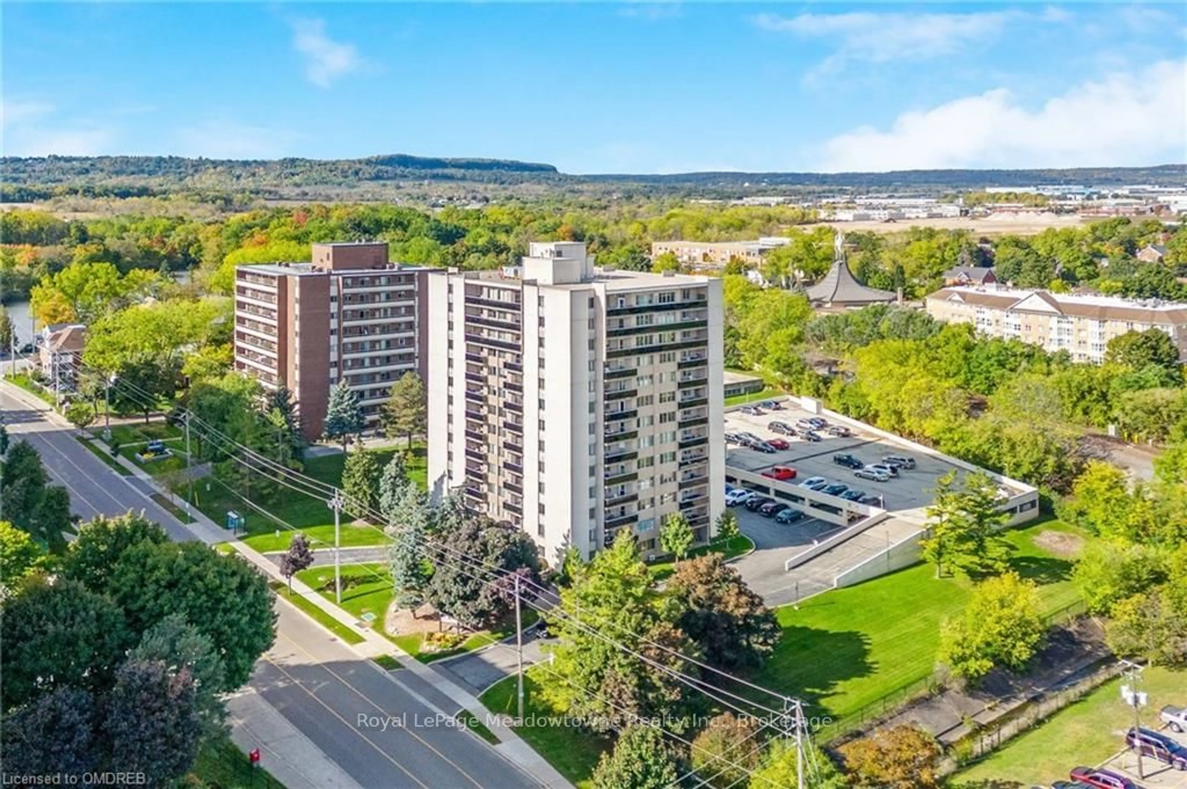 A pic from exterior of the house or condo, the view of city buildings for 81 MILLSIDE Dr #1202, Milton Ontario L9T 3X4