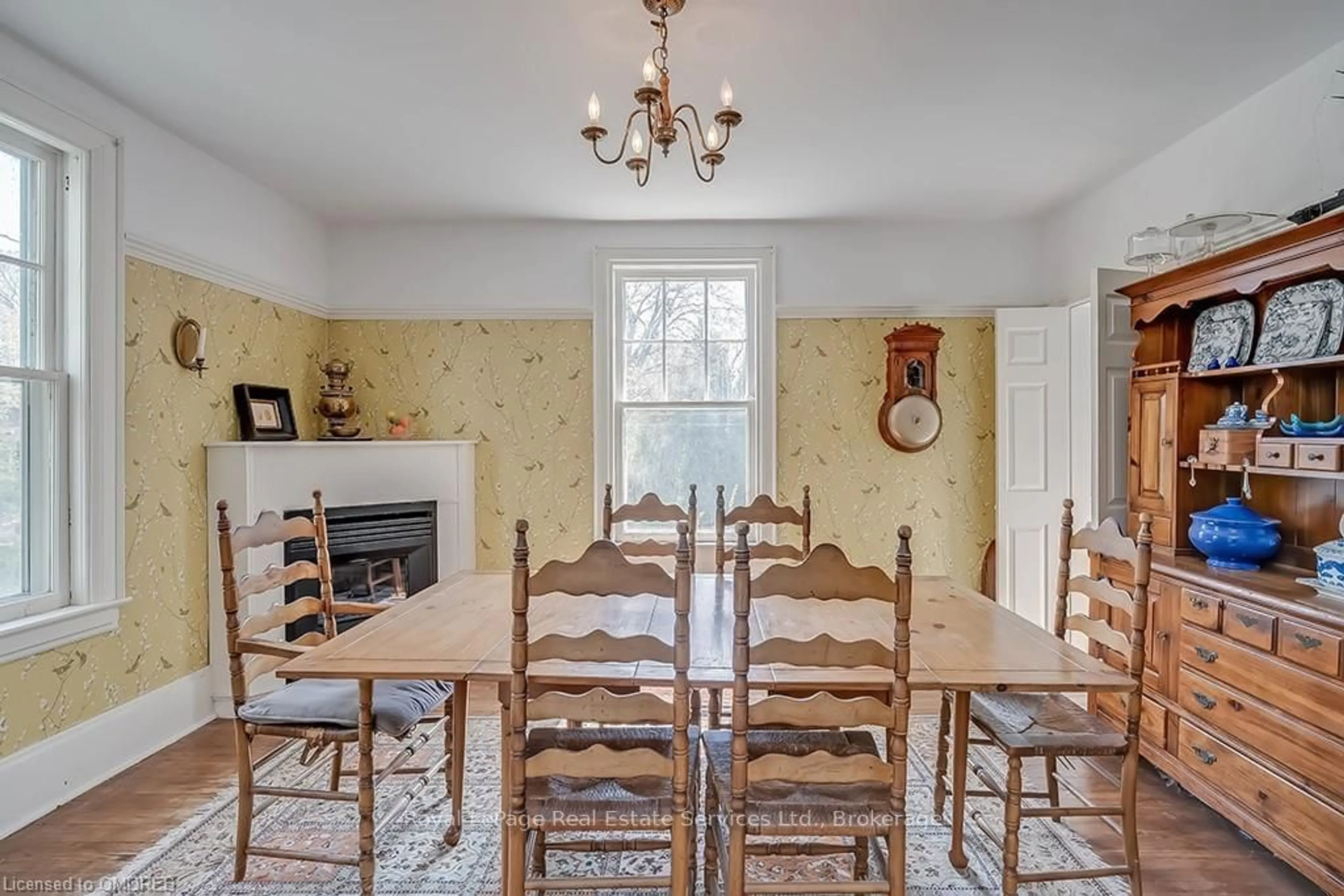 Dining room, wood floors, cottage for 200 WILLIAM St, Oakville Ontario L6J 1C7