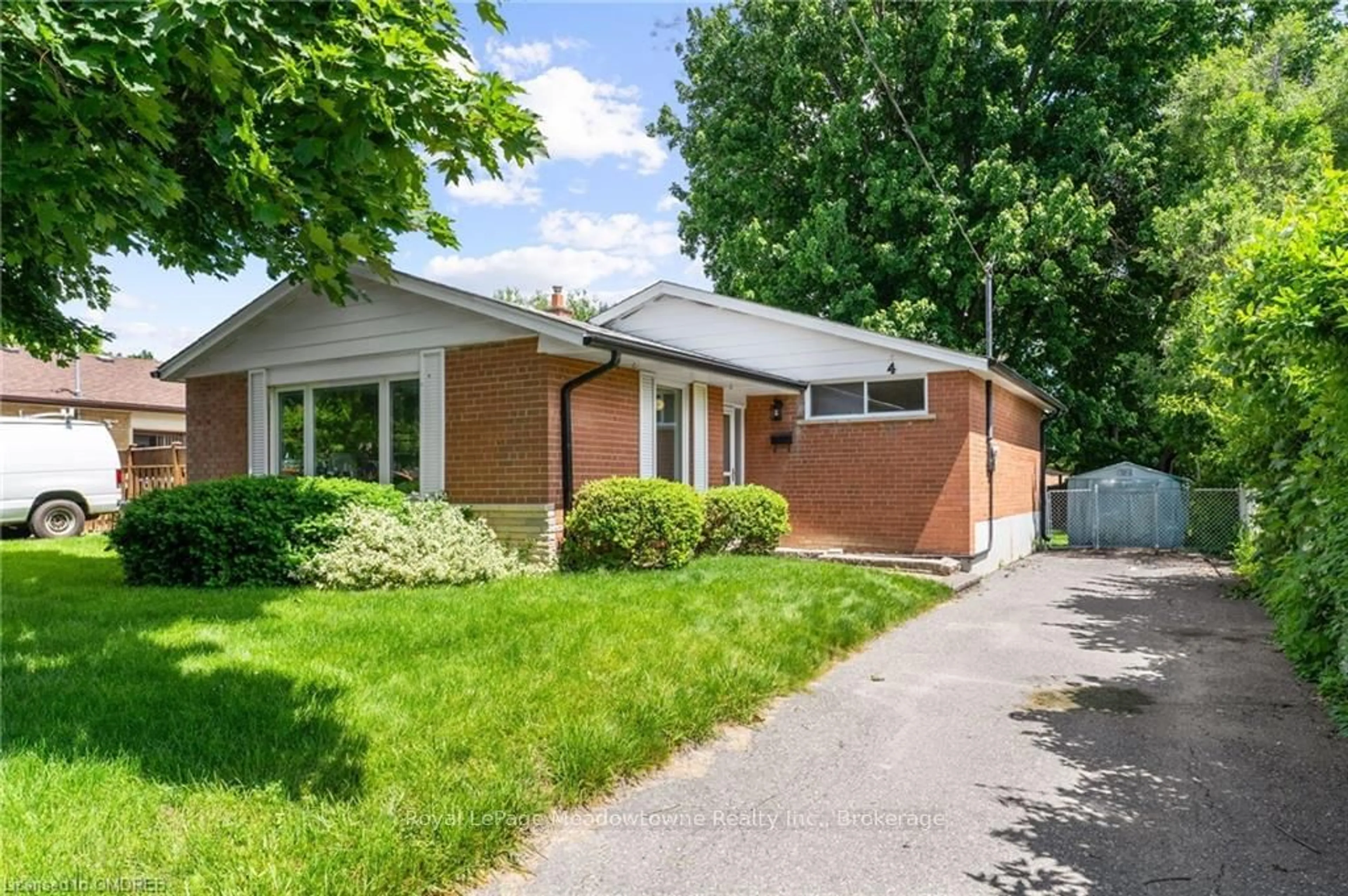 Frontside or backside of a home, the street view for 4 FAIRFIELD Ave, Brampton Ontario L6X 2J1