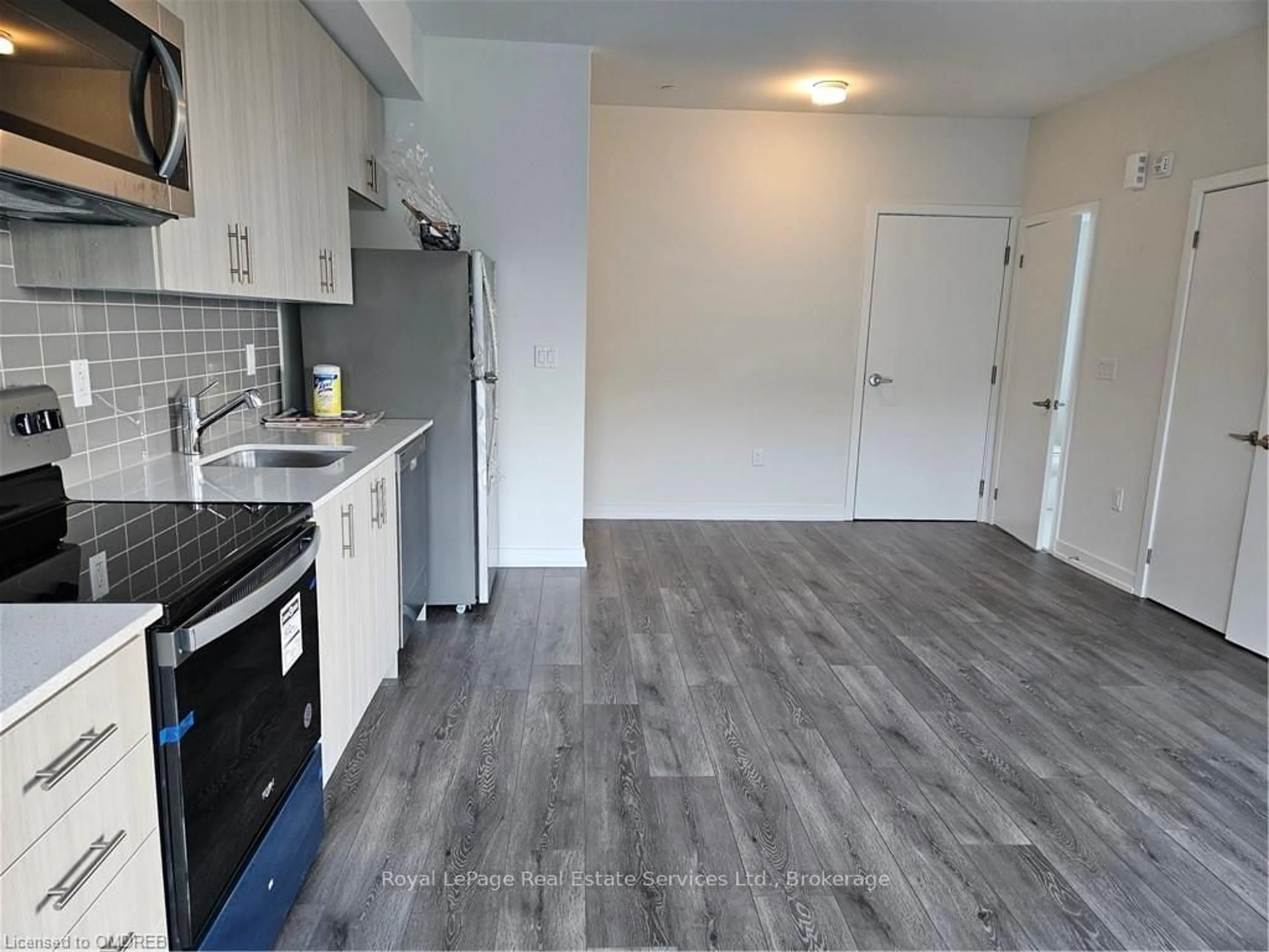 A pic of a room, wood floors for 3540 COLONIAL Dr #12, Mississauga Ontario L5L 0C1