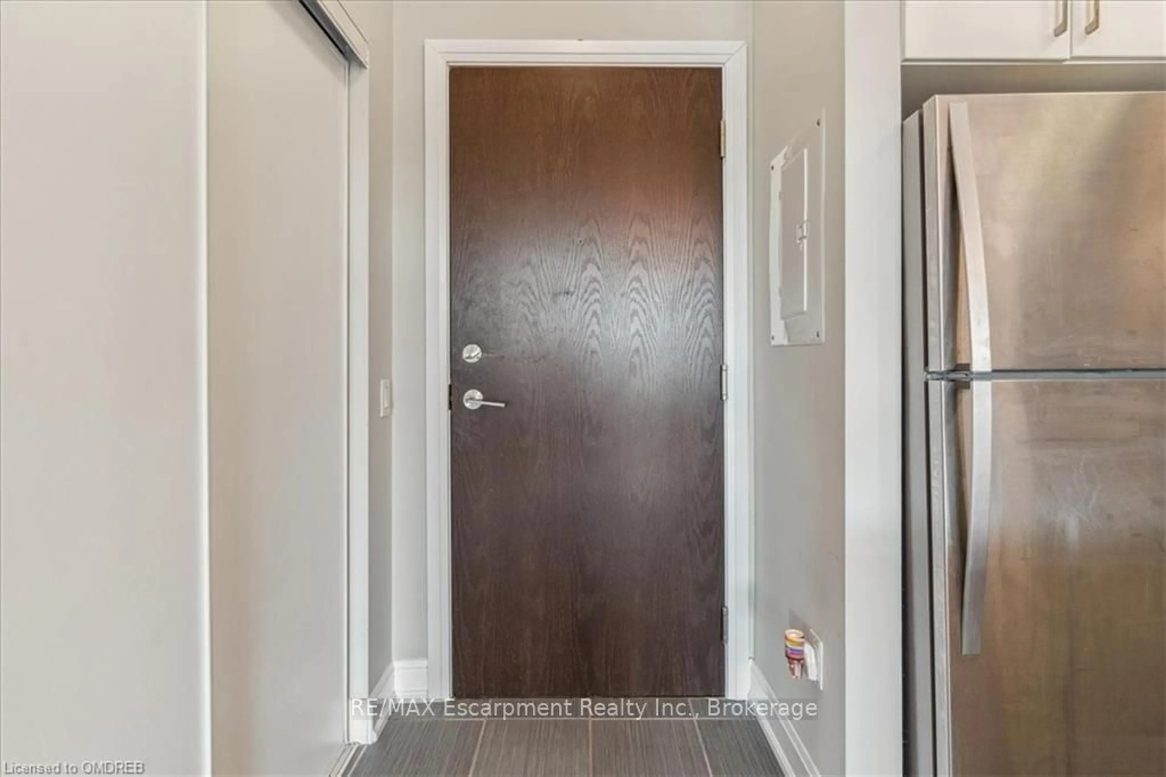 Indoor entryway, not visible floor for 216 OAK PARK BLVD Blvd #302, Oakville Ontario L6H 7S8