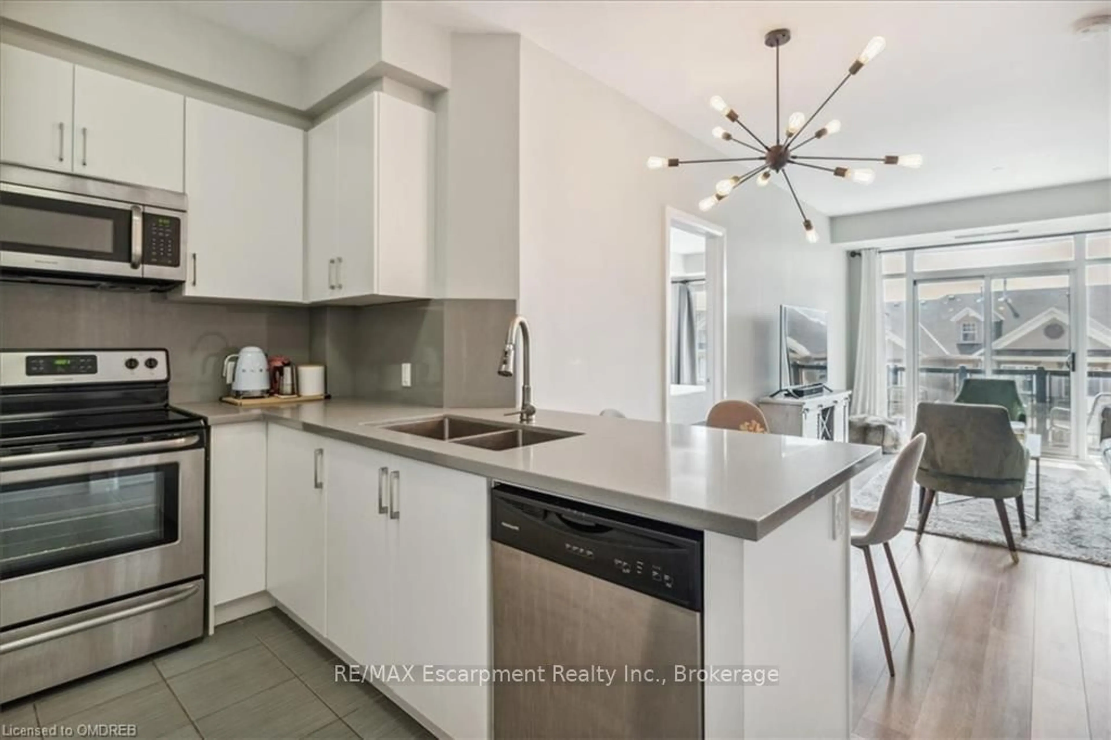 Open concept kitchen for 216 OAK PARK BLVD Blvd #302, Oakville Ontario L6H 7S8