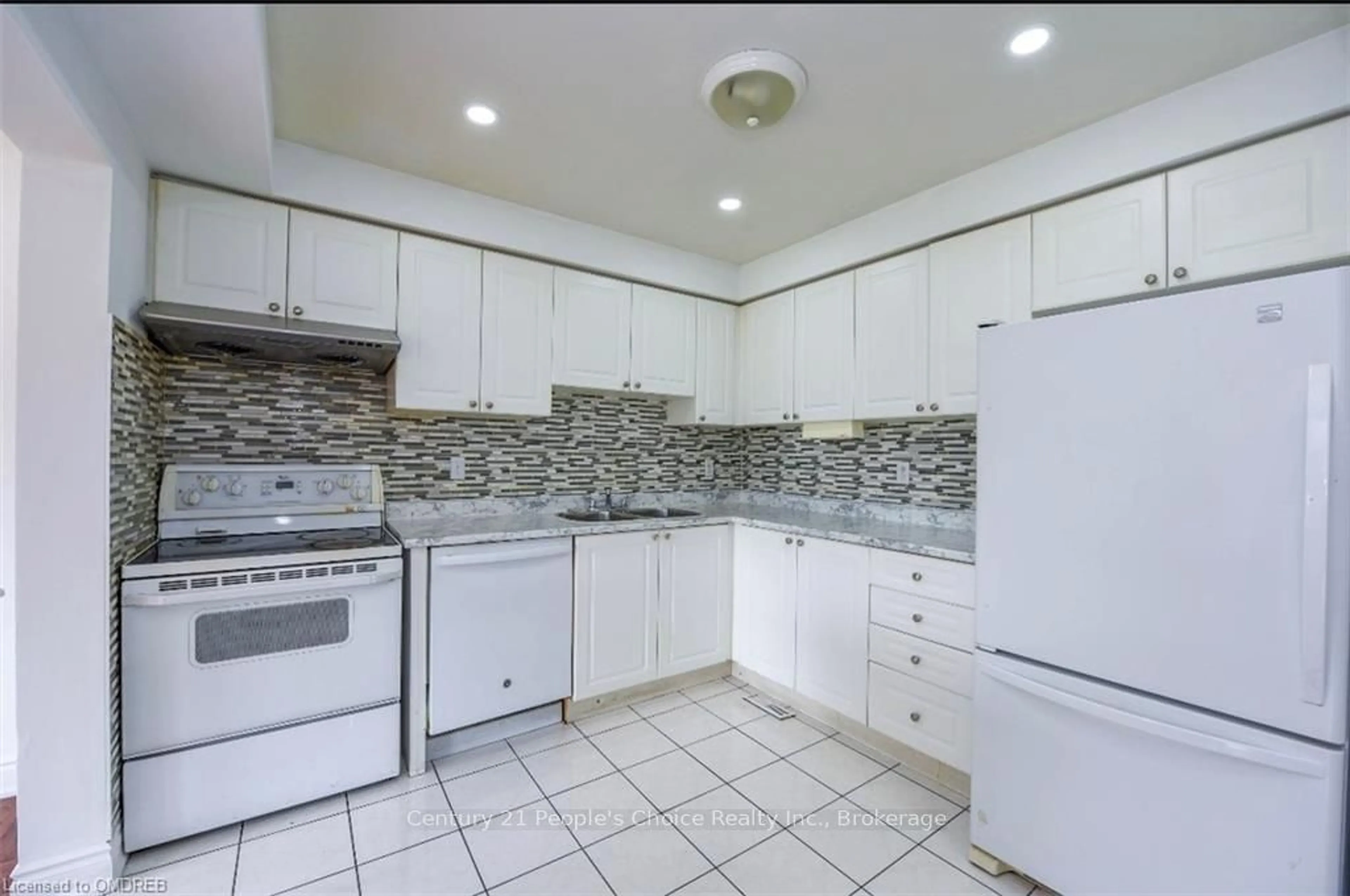 Kitchen, ceramic floors, cottage for 43 MELISSA Crt, Brampton Ontario L6X 4X2