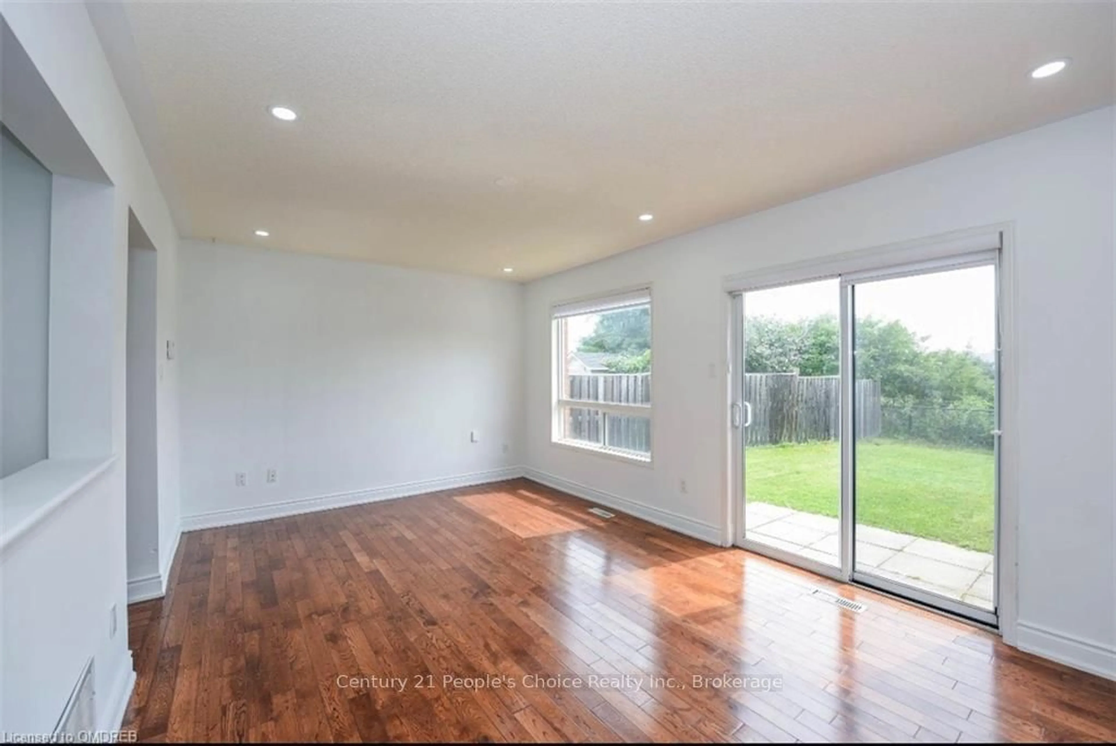 A pic of a room, wood floors for 43 MELISSA Crt, Brampton Ontario L6X 4X2