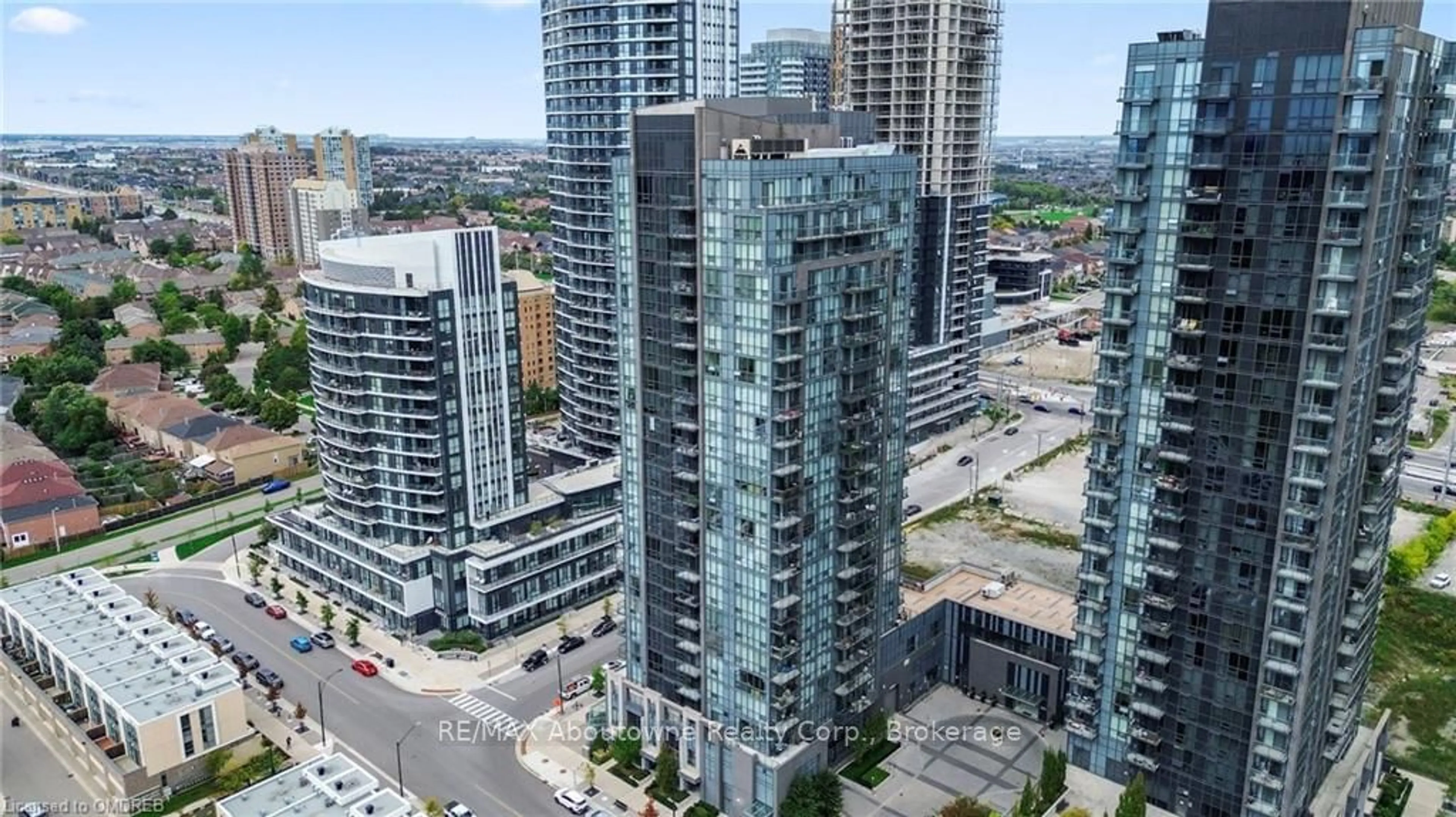 A pic from exterior of the house or condo, the view of city buildings for 5033 FOUR SPRINGS Ave #1811, Mississauga Ontario L5R 0G6