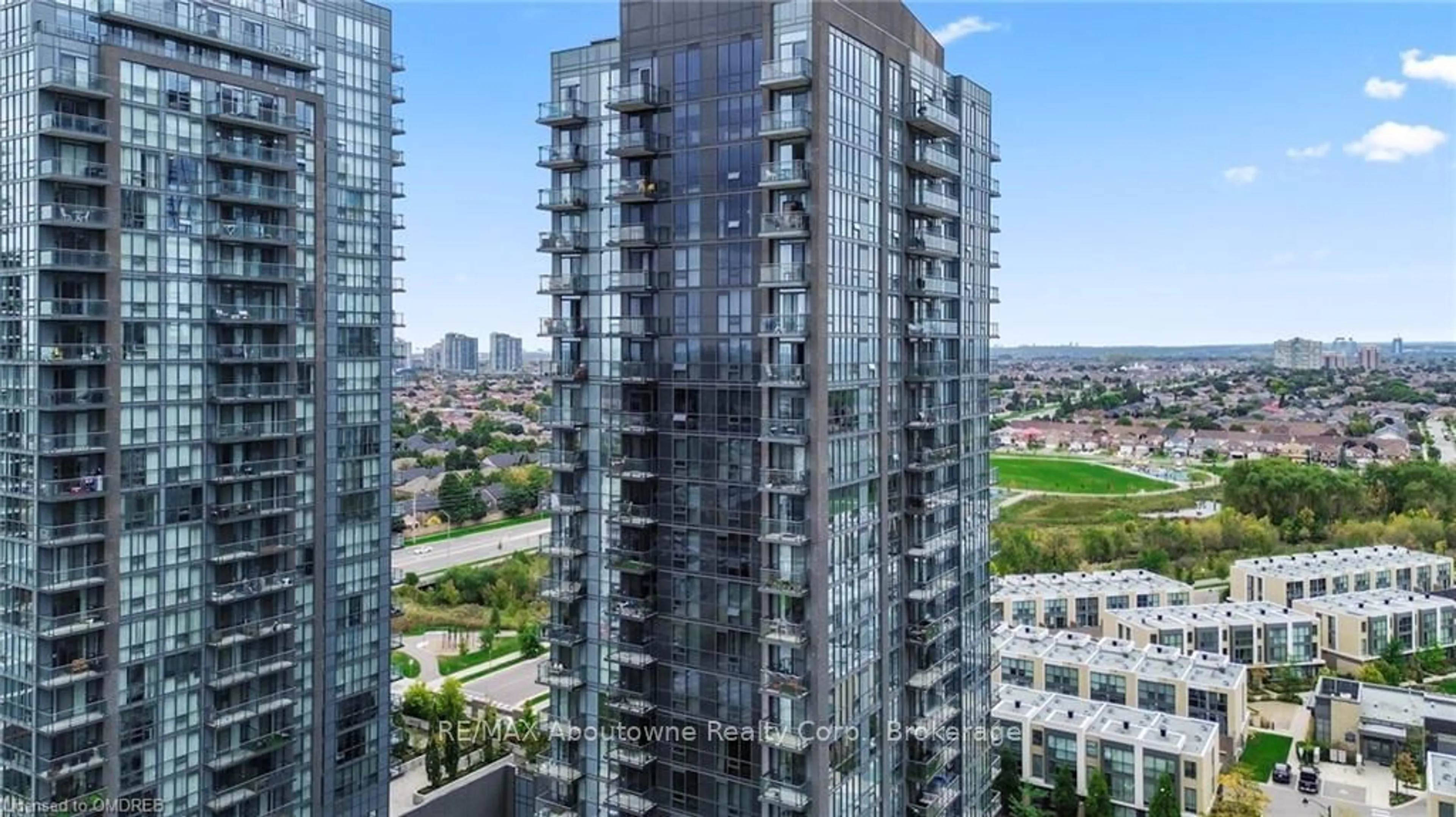 A pic from exterior of the house or condo, the view of city buildings for 5033 FOUR SPRINGS Ave #1811, Mississauga Ontario L5R 0G6