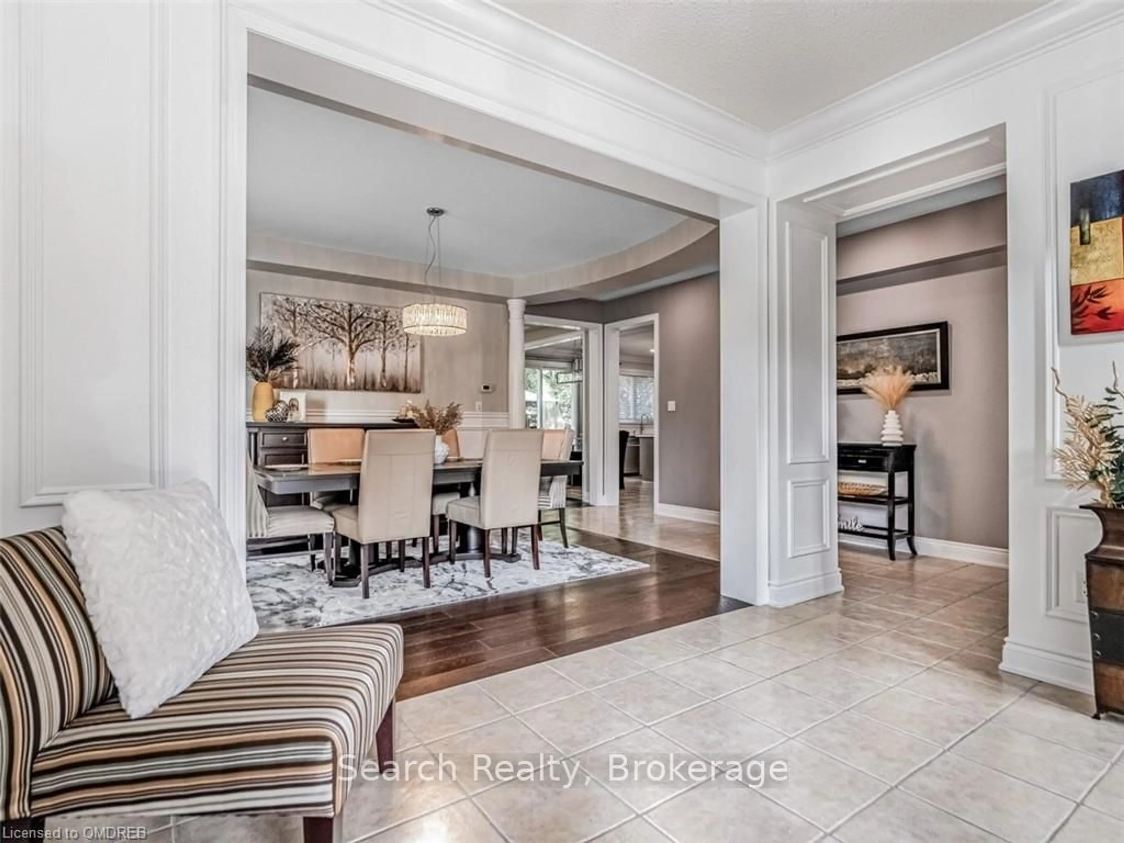 Indoor entryway, wood floors for 323 MCDOUGALL, Milton Ontario L9T 0N5