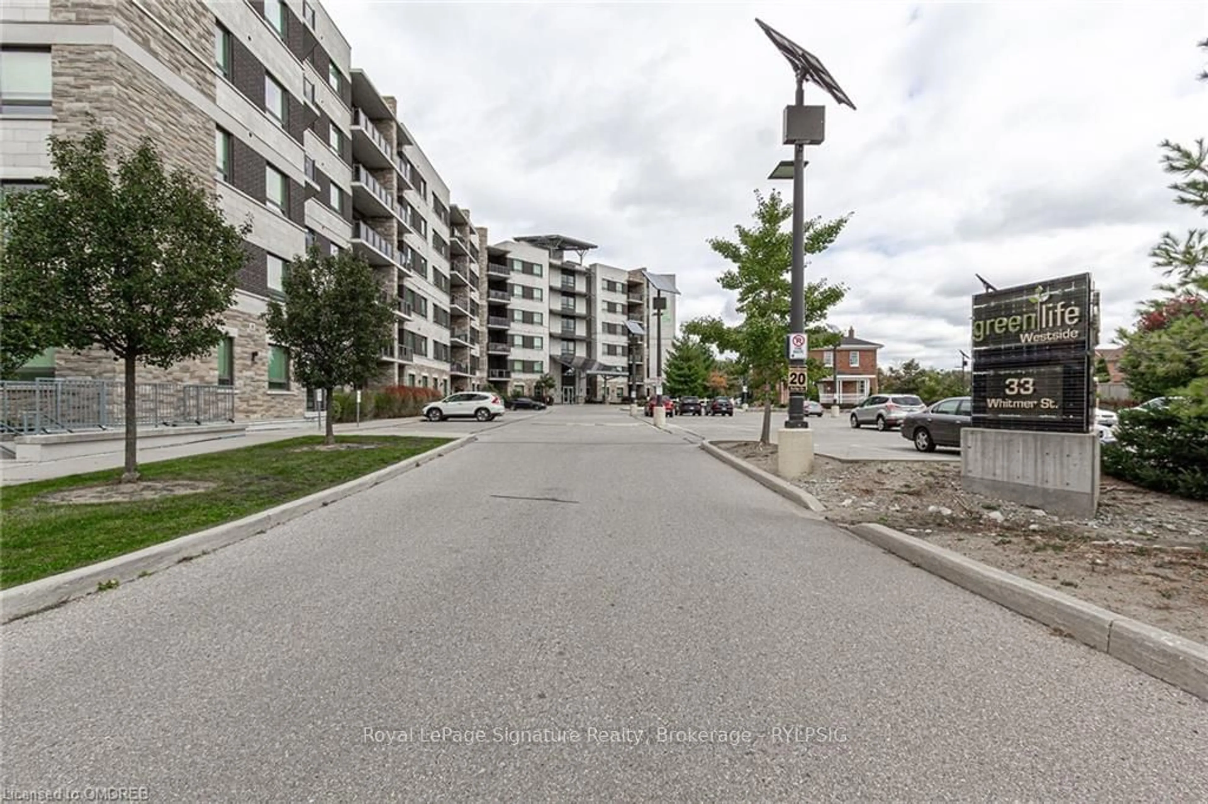 A pic from exterior of the house or condo, the street view for 33 WHITMER St #422, Milton Ontario L9T 8P9