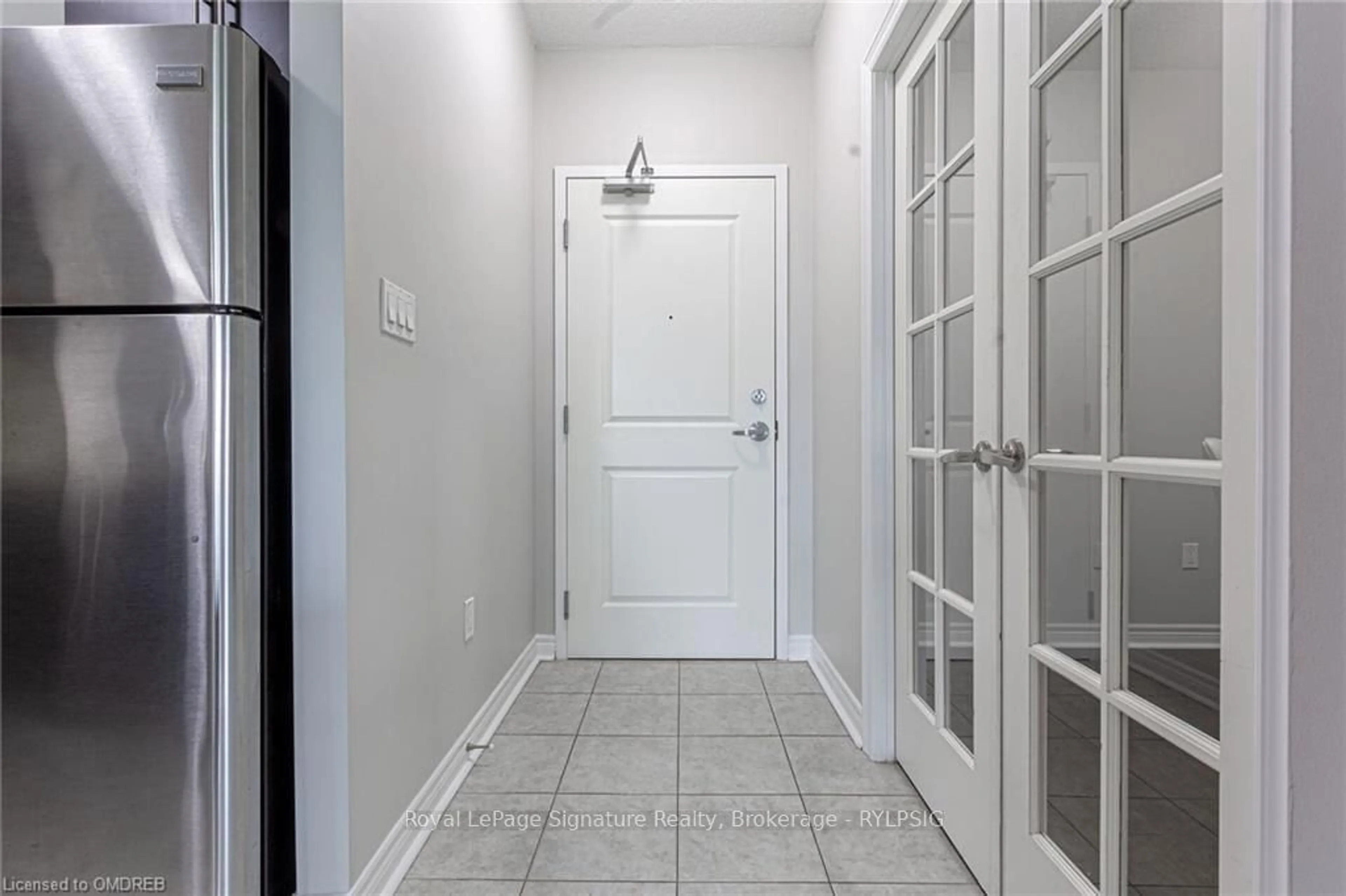 Indoor entryway, cement floor for 33 WHITMER St #422, Milton Ontario L9T 8P9