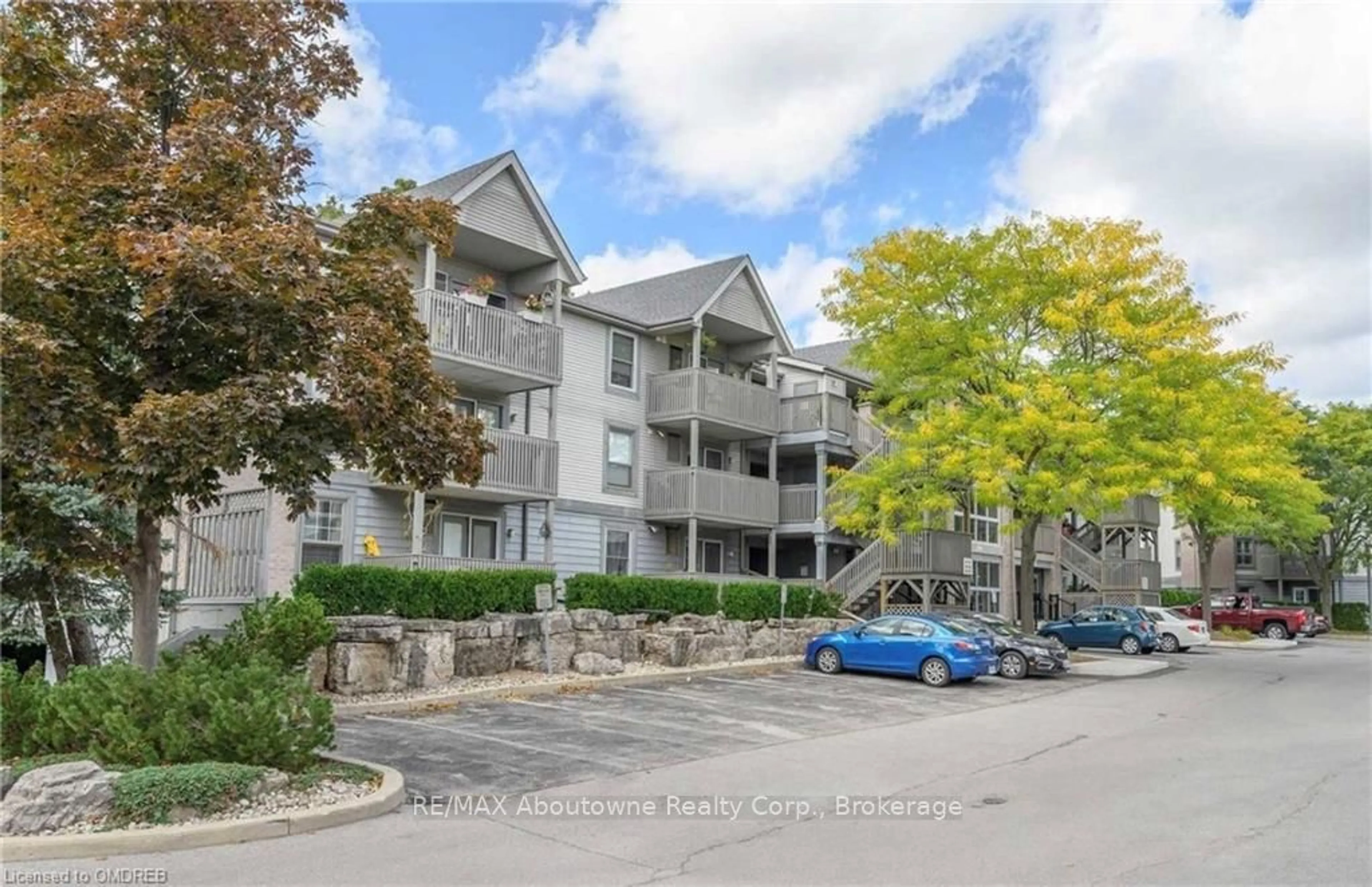 A pic from exterior of the house or condo, the street view for 2010 CLEAVER Ave #204, Burlington Ontario L7M 4C1