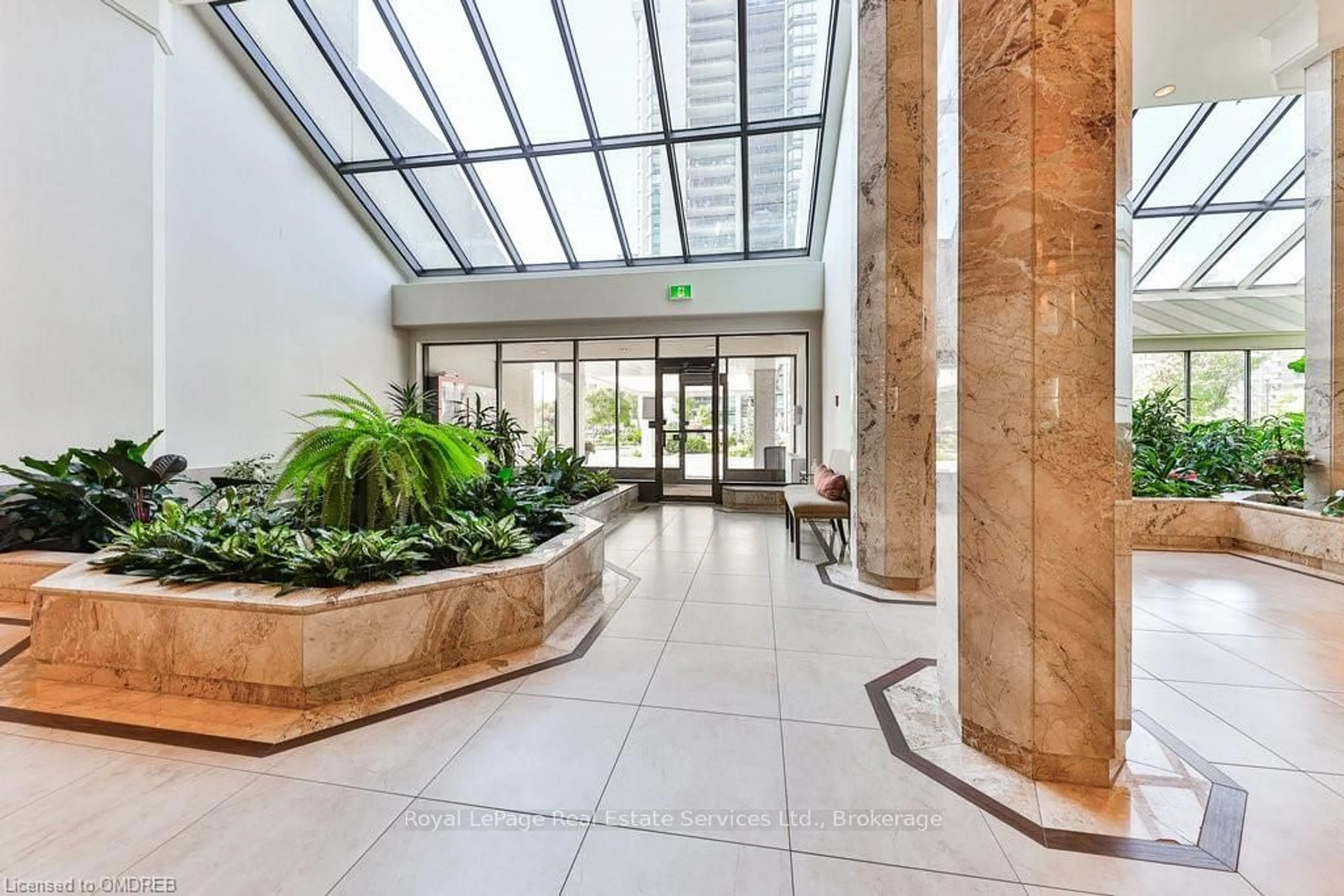 Indoor lobby, ceramic floors for 2170 MARINE Dr #PH2, Oakville Ontario L6L 5V1