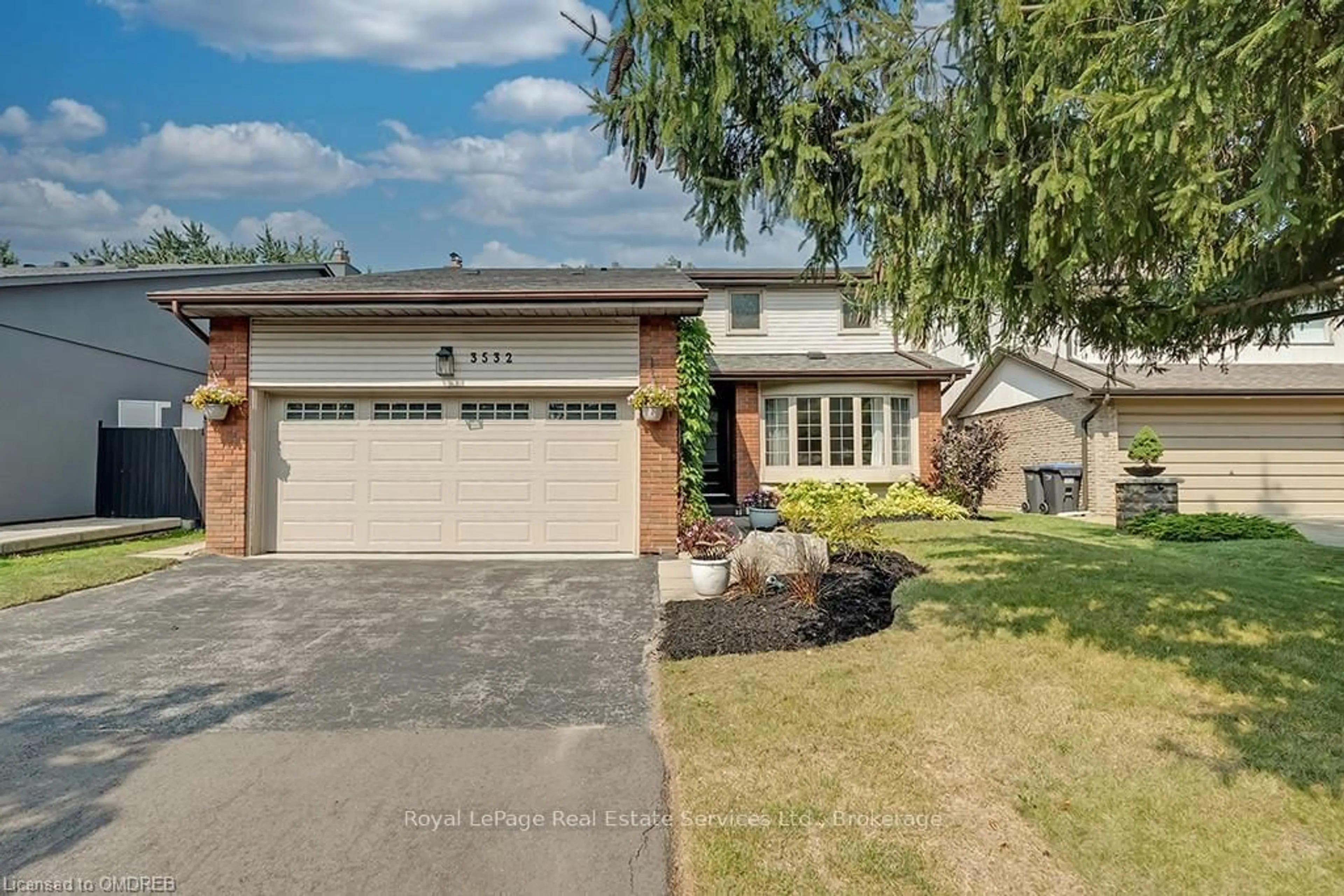 Frontside or backside of a home, the street view for 3532 PITCH PINE Cres, Mississauga Ontario L5L 1P8