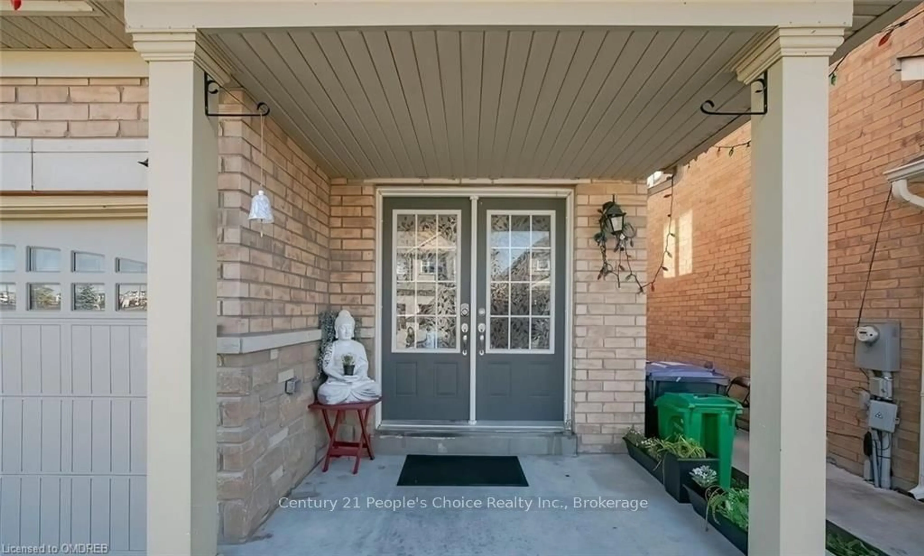 Indoor entryway, wood floors for 58 LANARK CIRCLE, Brampton Ontario L6X 5L3