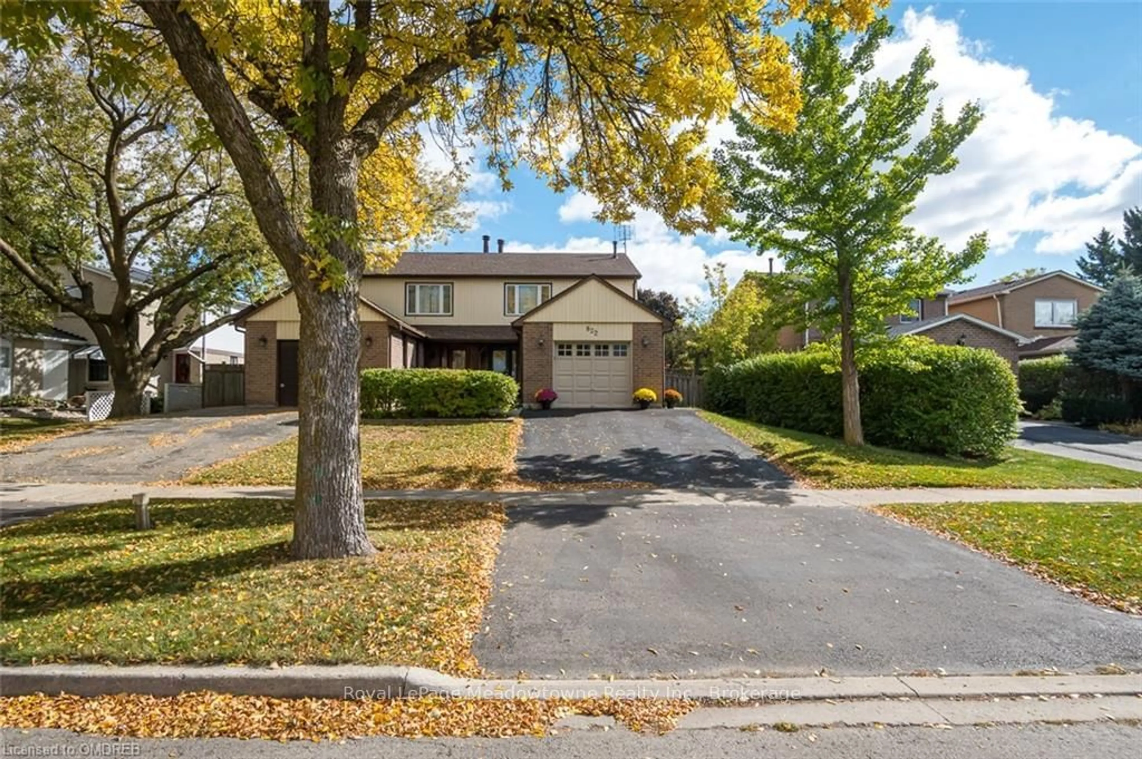 A pic from exterior of the house or condo, the street view for 822 LAURIER Ave, Milton Ontario L9T 4H1