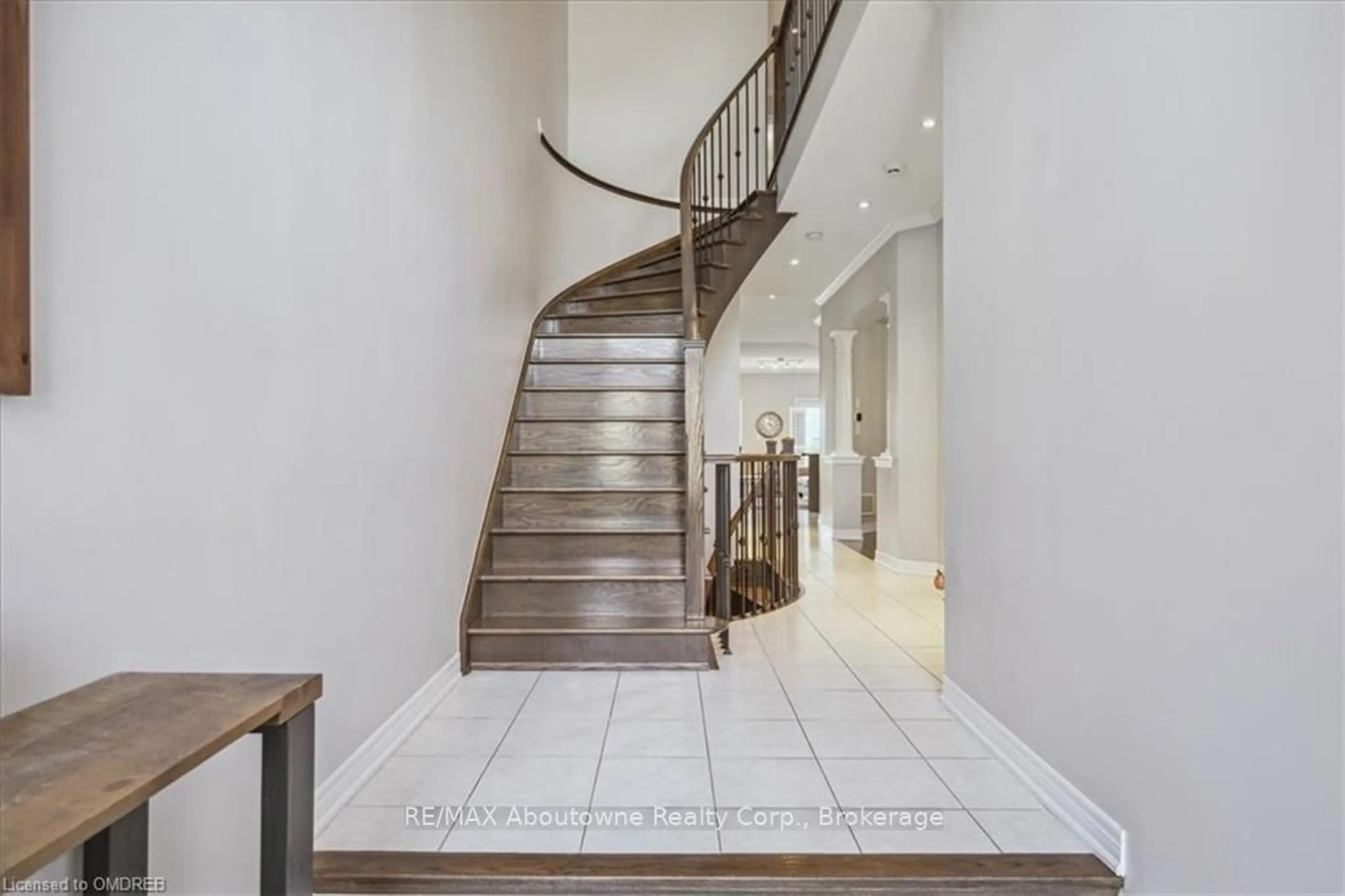 Stairs for 2324 WUTHERING HEIGHTS Way, Oakville Ontario L6M 0E8