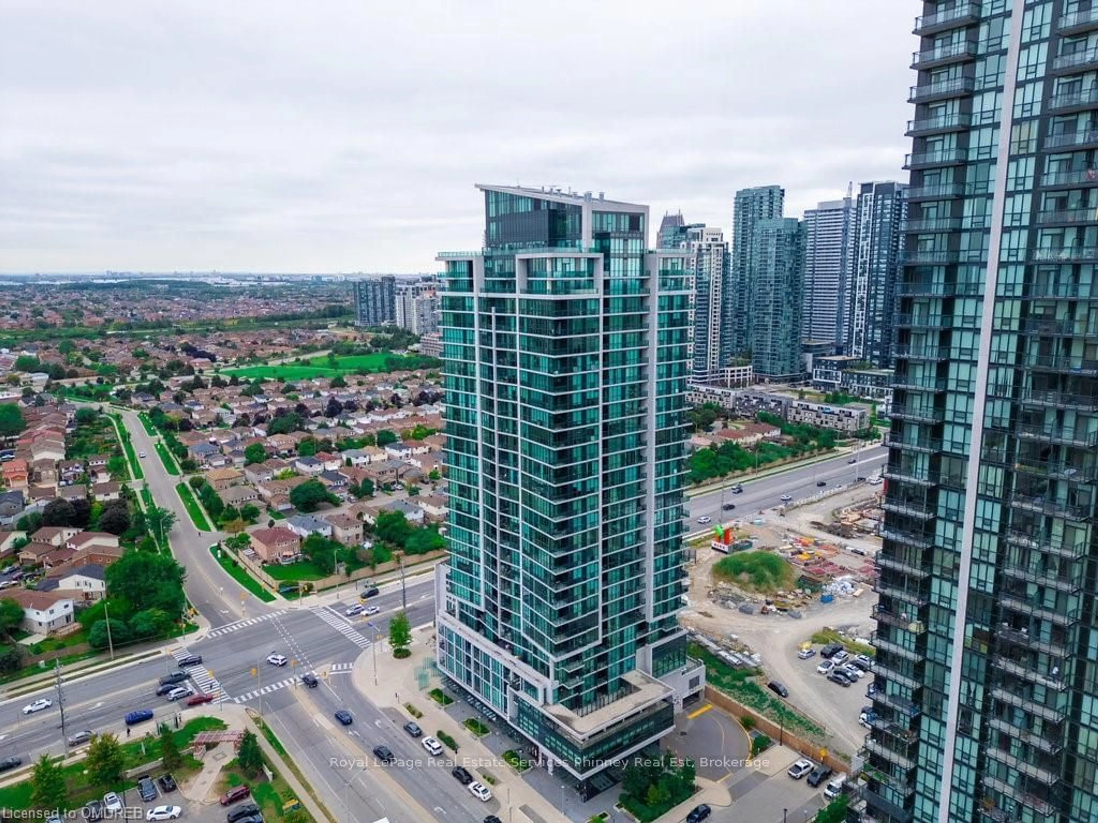 A pic from exterior of the house or condo, the view of city buildings for 3985 GRANDPARK Dr #PH2803, Mississauga Ontario L5B 0H8