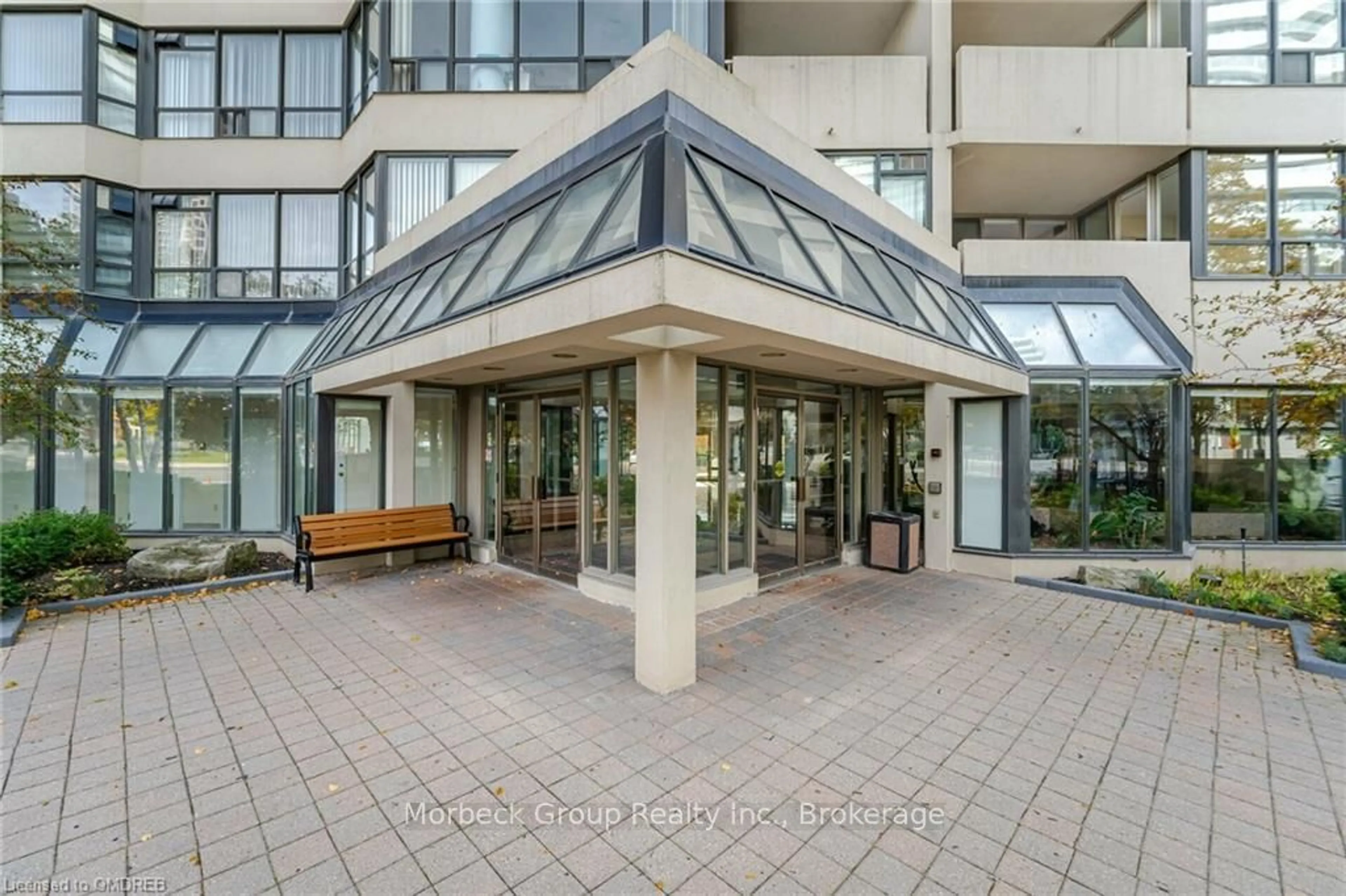 Indoor foyer for 400 WEBB Dr #1004, Mississauga Ontario L5B 3Z7