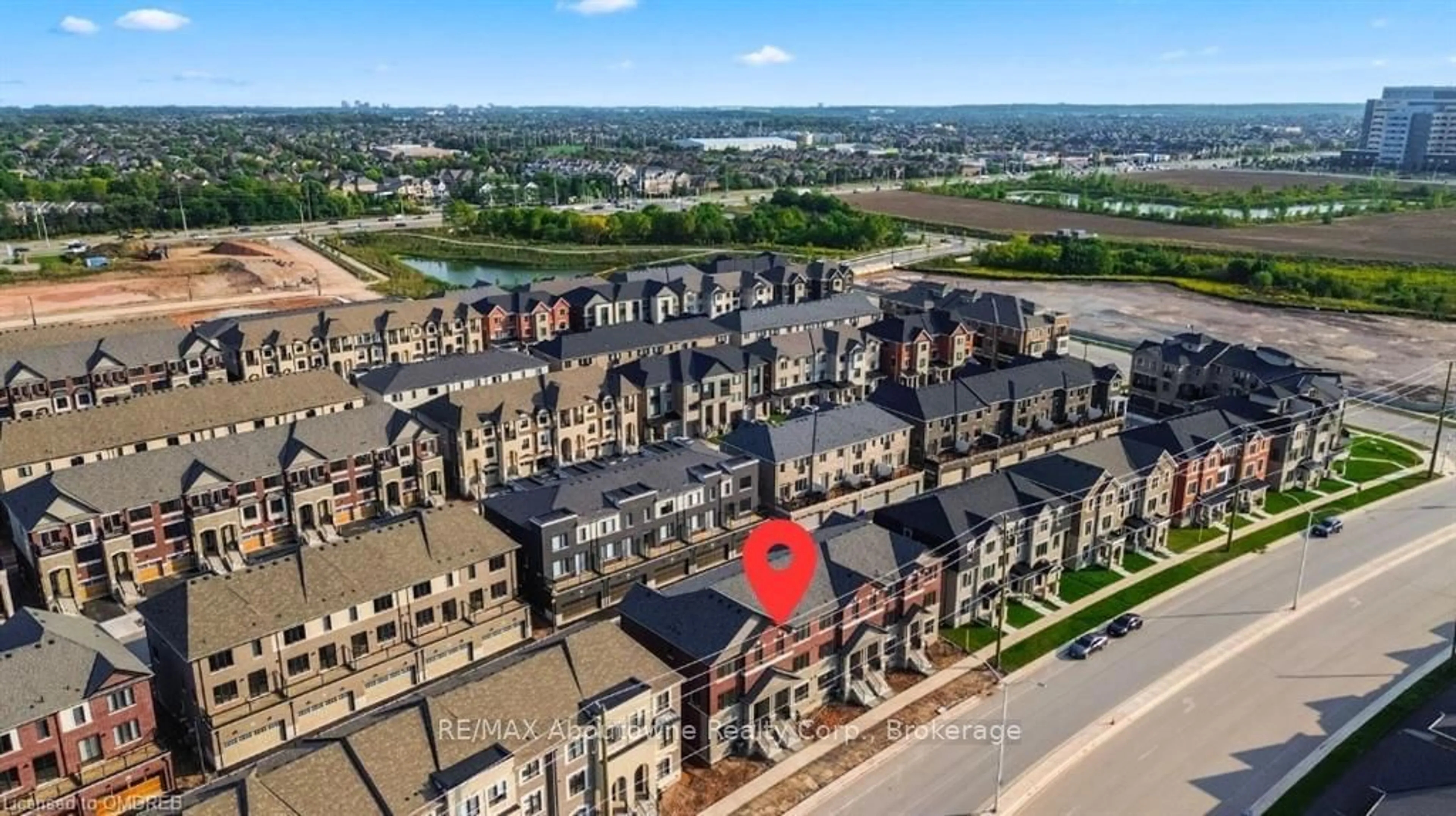 A pic from exterior of the house or condo, the view of city buildings for 1354 WILLIAM HALTON Pkwy, Oakville Ontario L6M 4L8