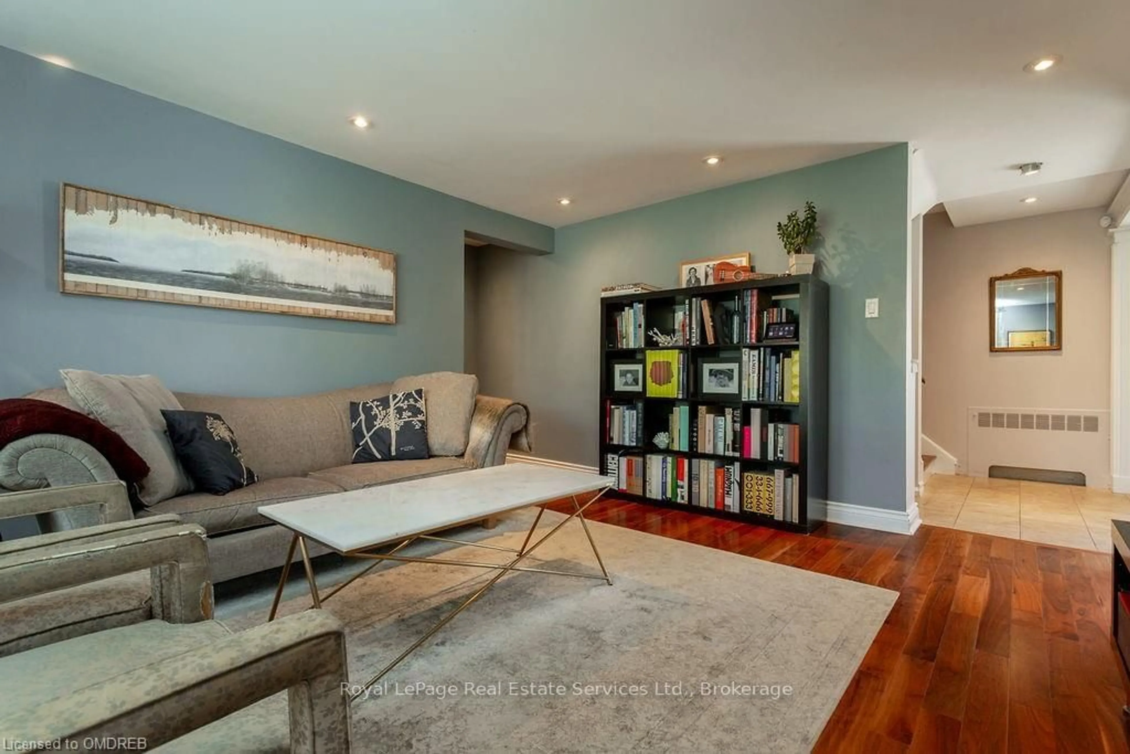 Living room, wood floors for 319 MACDONALD Rd, Oakville Ontario L6J 2A8