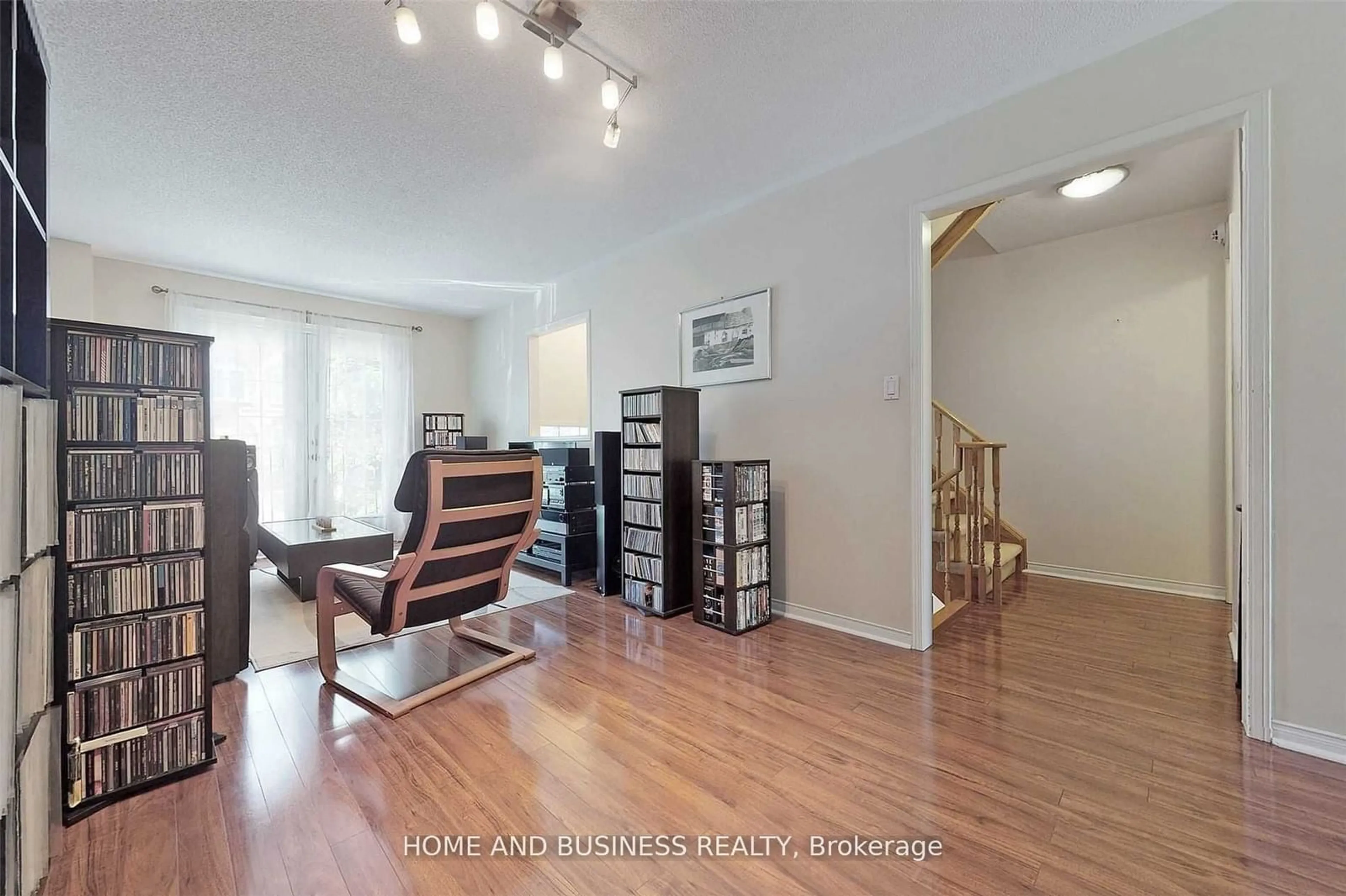 Other indoor space, wood floors for 1588 South Parade Crt #23, Mississauga Ontario L5M 6E7