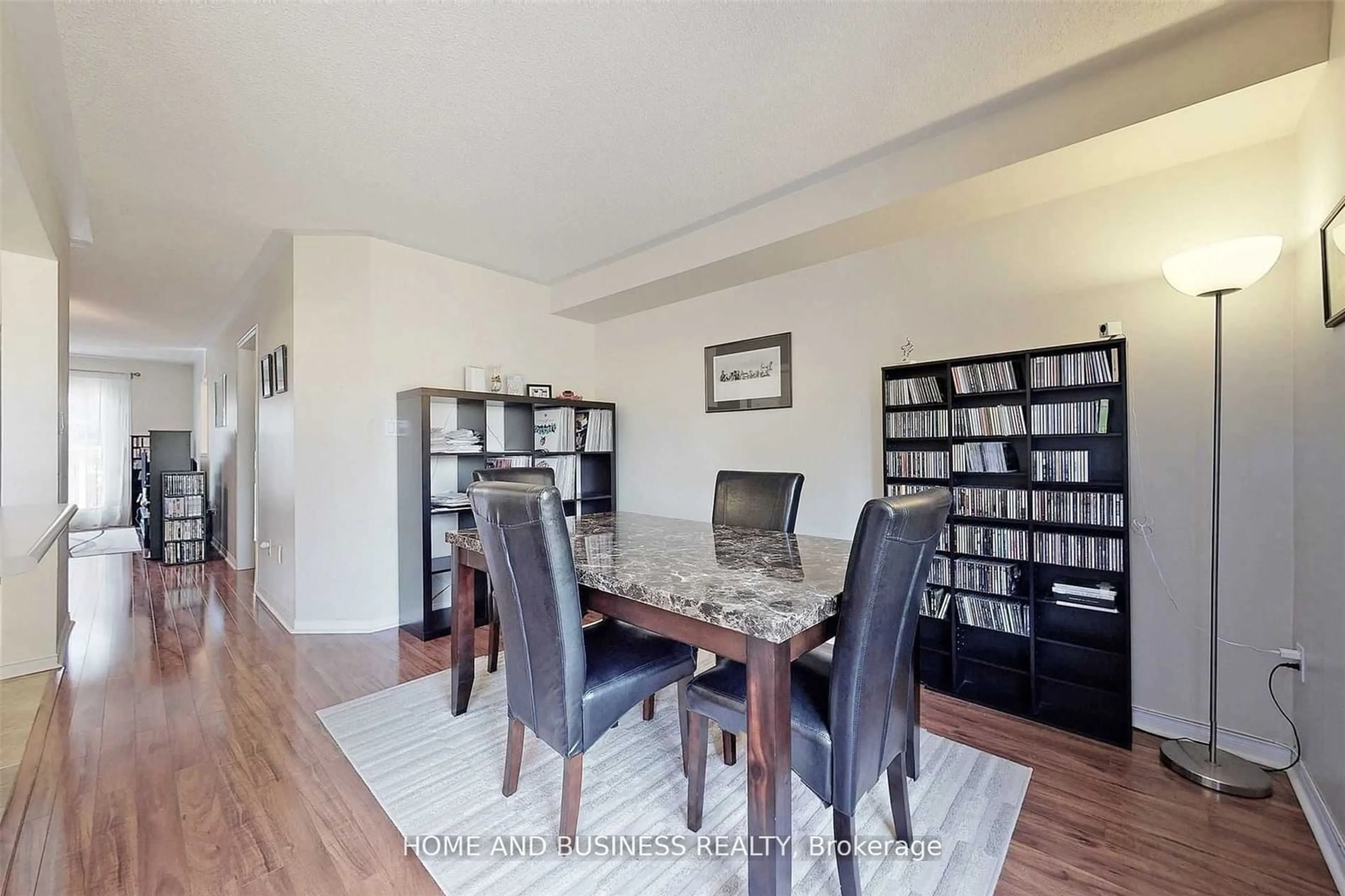 Dining room, wood floors for 1588 South Parade Crt #23, Mississauga Ontario L5M 6E7