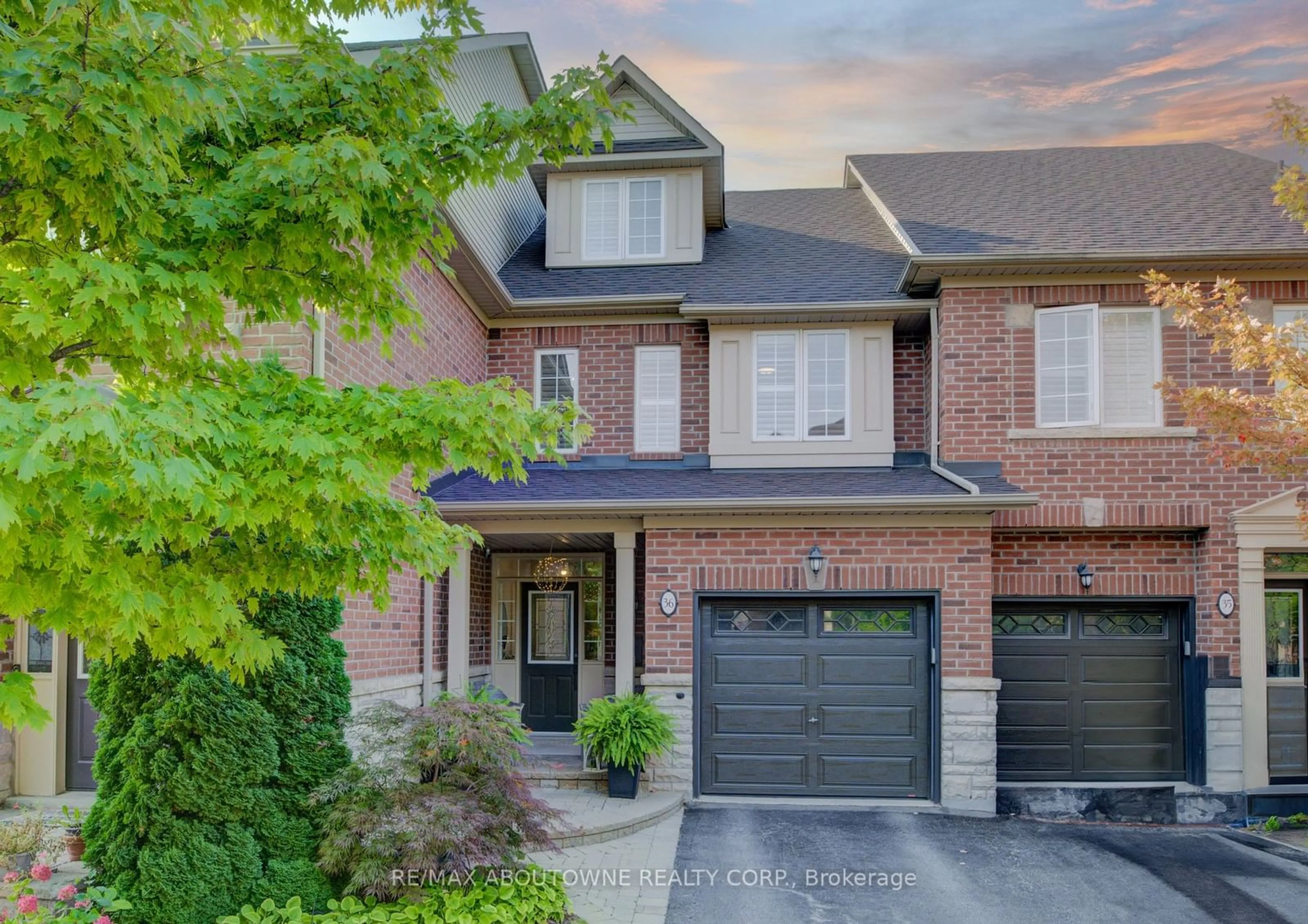 Home with brick exterior material for 300 Ravineview Way #36, Oakville Ontario L6H 7J1