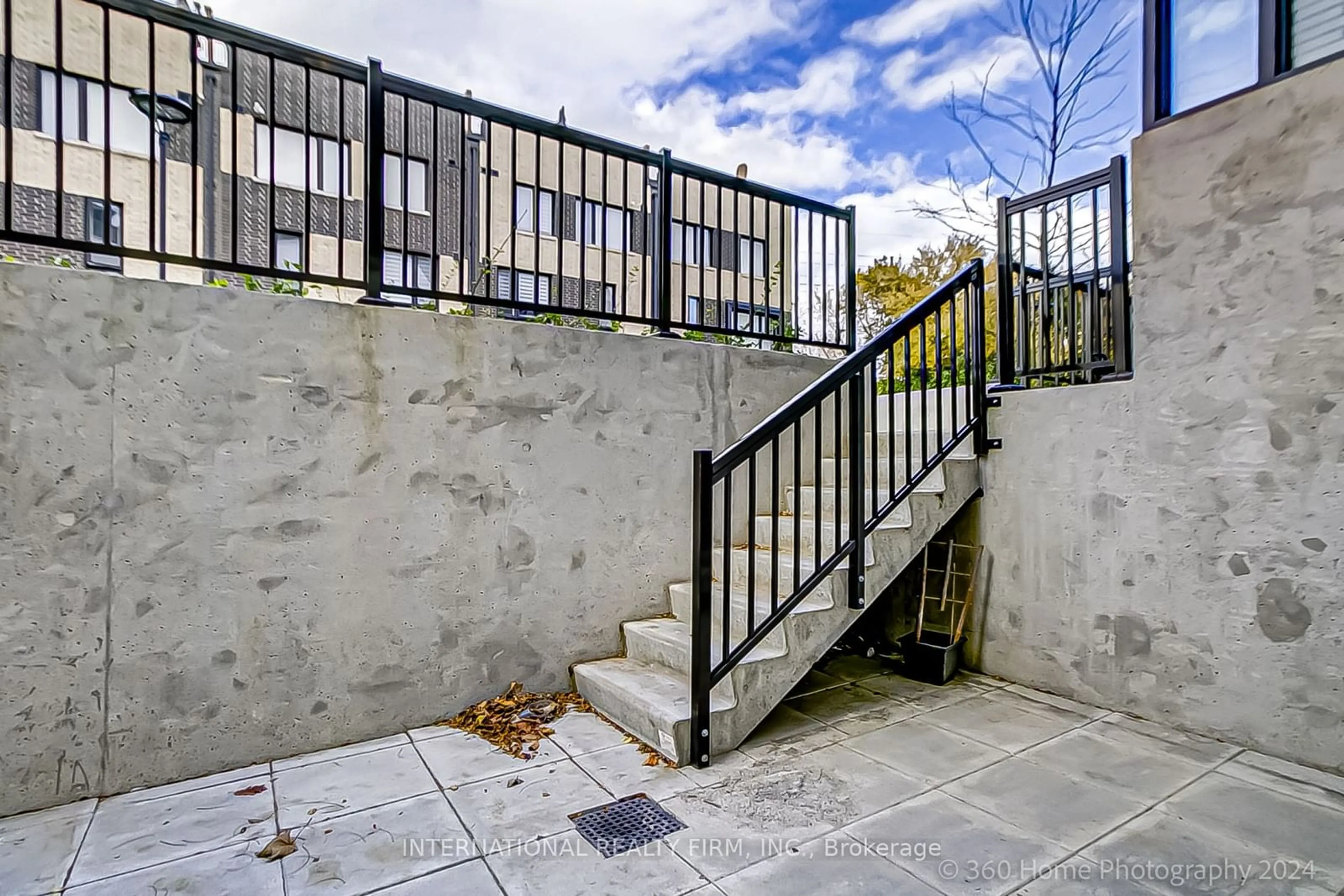 Stairs for 40 Ed Clark Gardens Blvd #TH19, Toronto Ontario M6N 0C1