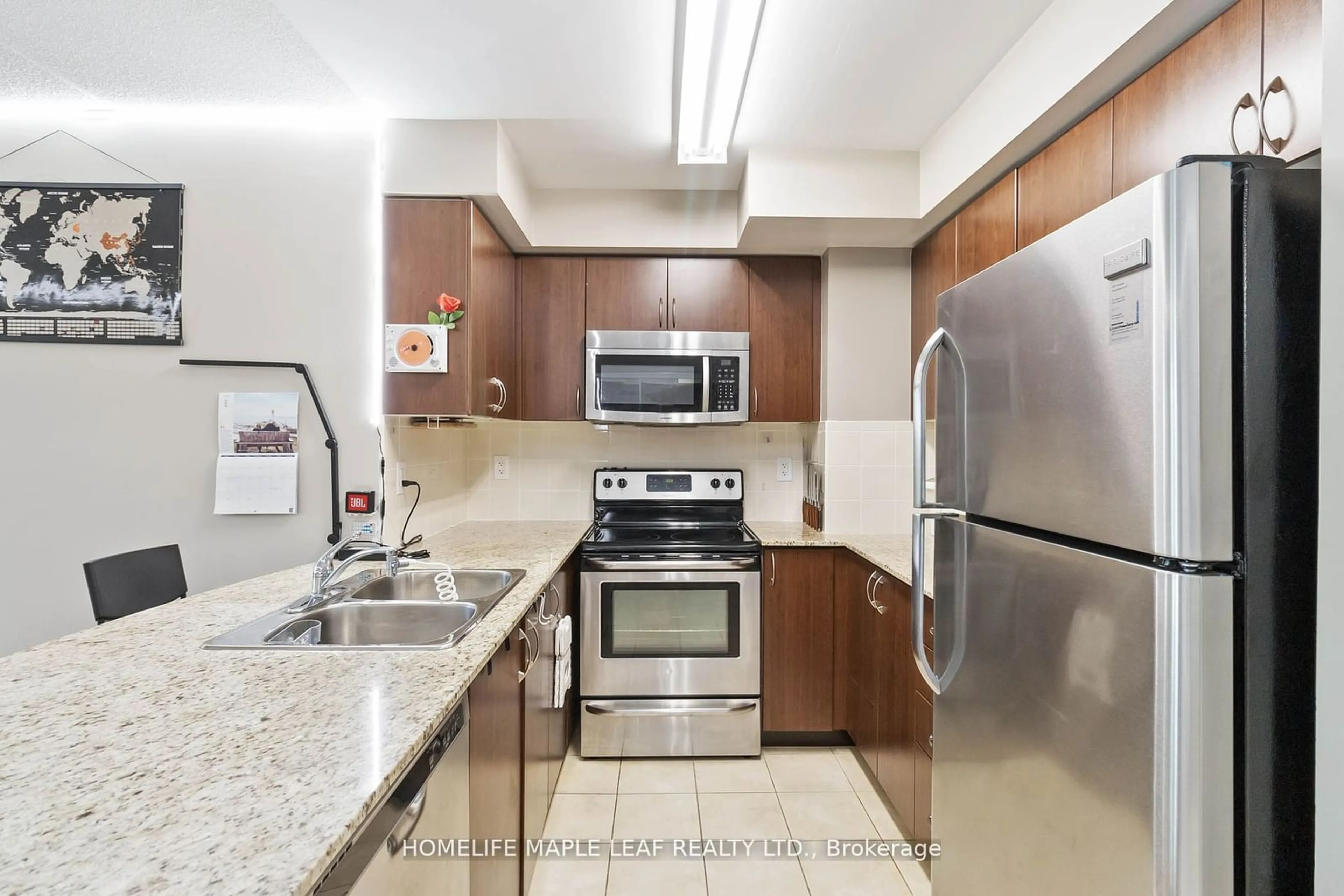 Standard kitchen for 65 VIA ROSEDALE Way #206, Brampton Ontario L6R 3N8