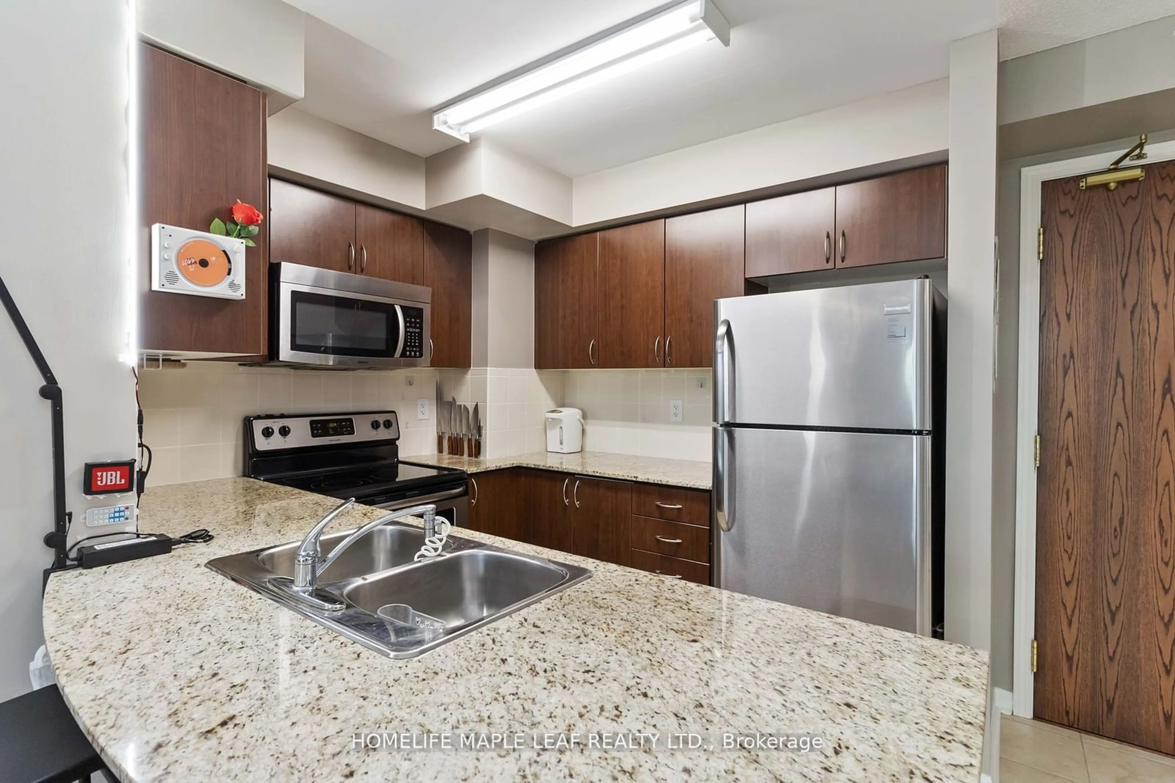 Standard kitchen for 65 VIA ROSEDALE Way #206, Brampton Ontario L6R 3N8