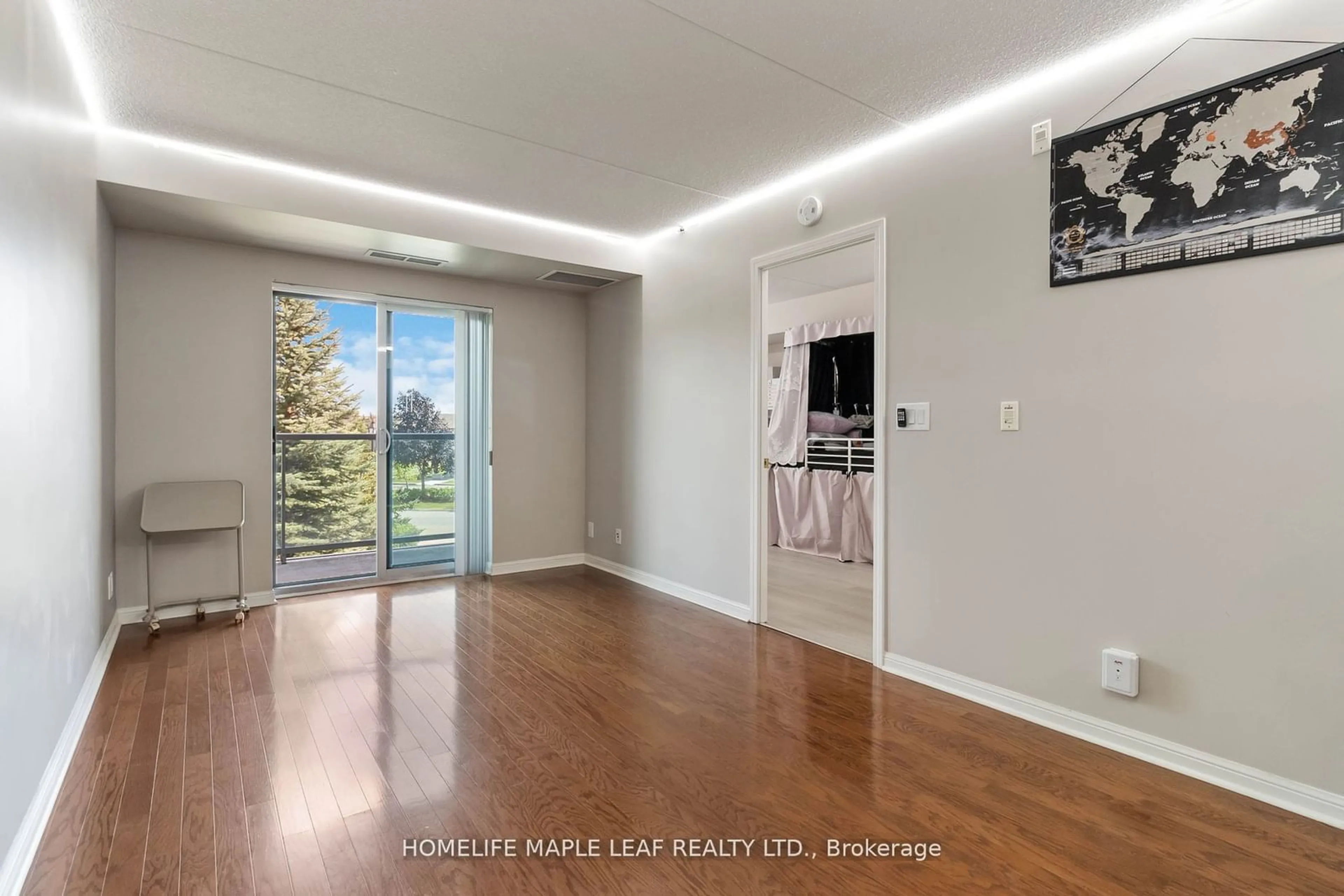 Indoor entryway, wood floors for 65 VIA ROSEDALE Way #206, Brampton Ontario L6R 3N8