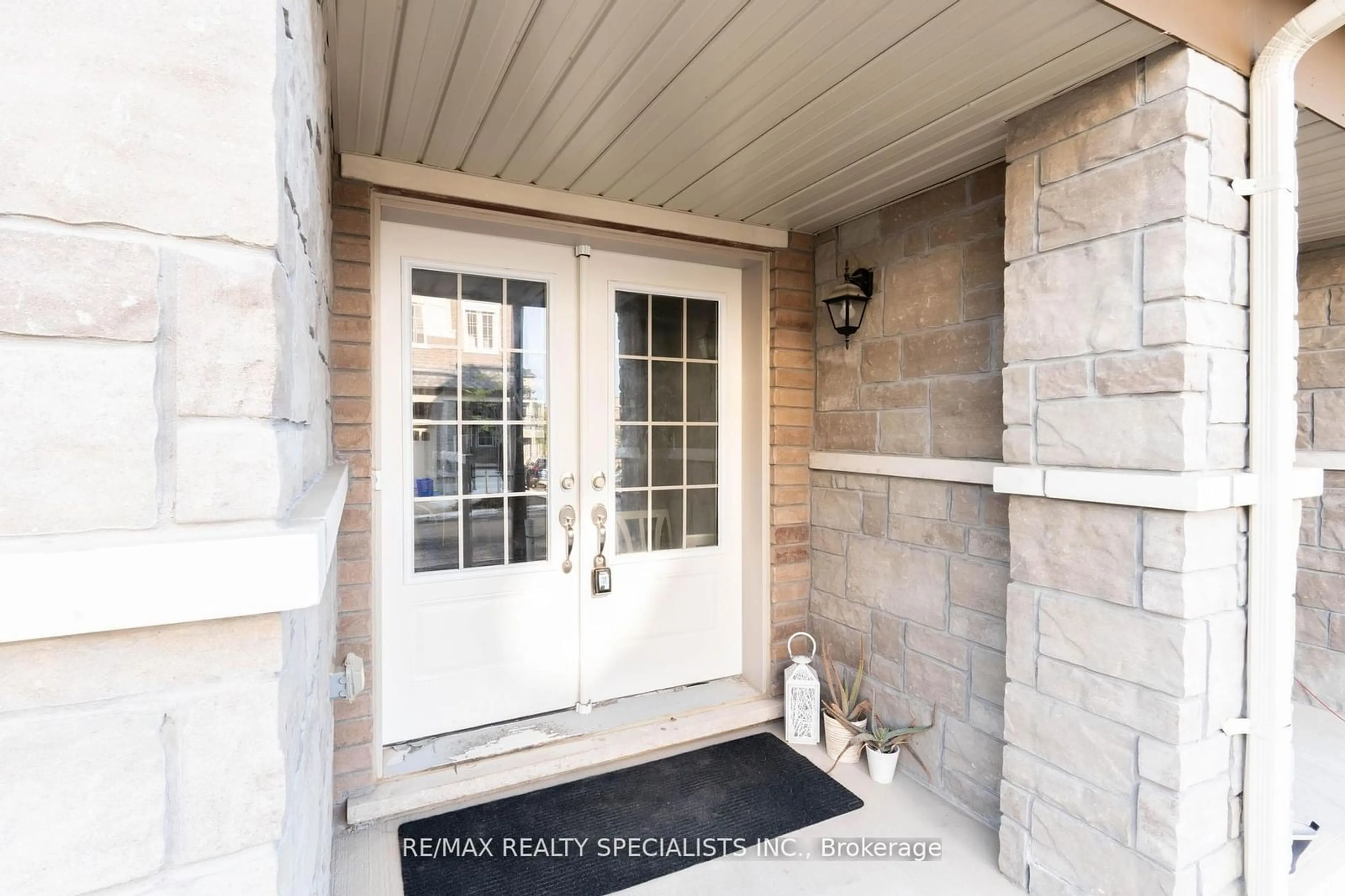 Indoor entryway, ceramic floors for 68 First St #28, Orangeville Ontario L9W 2E4