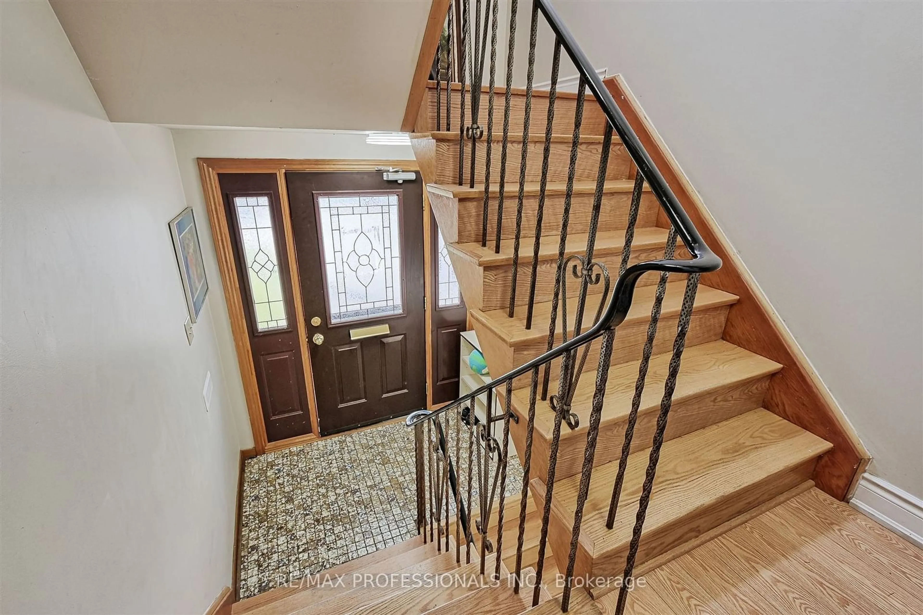 Indoor entryway, wood floors for 16 Muskoka Ave, Toronto Ontario M8W 1H3