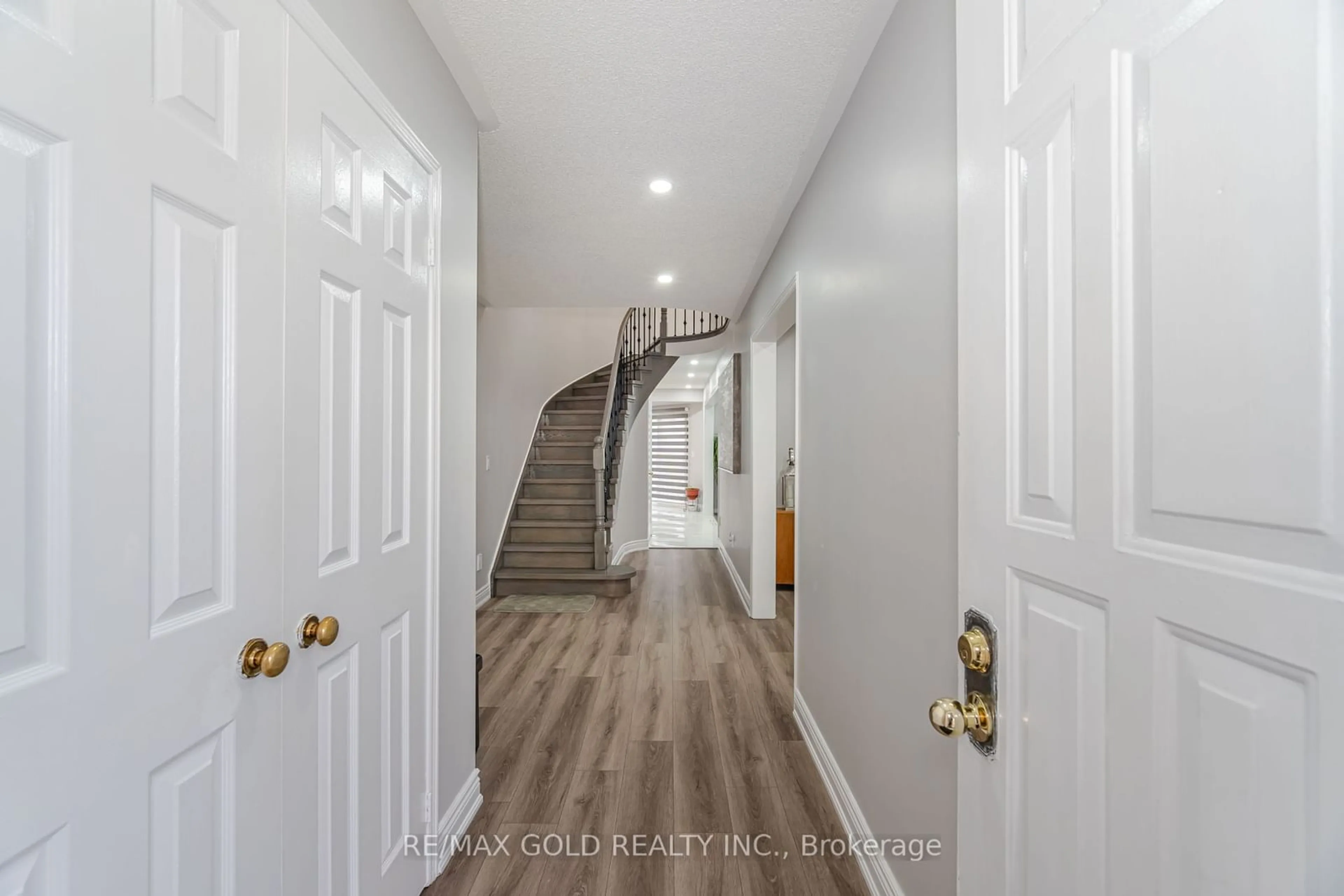 Indoor entryway, wood floors for 54 Novella Pl, Brampton Ontario L6S 5X1