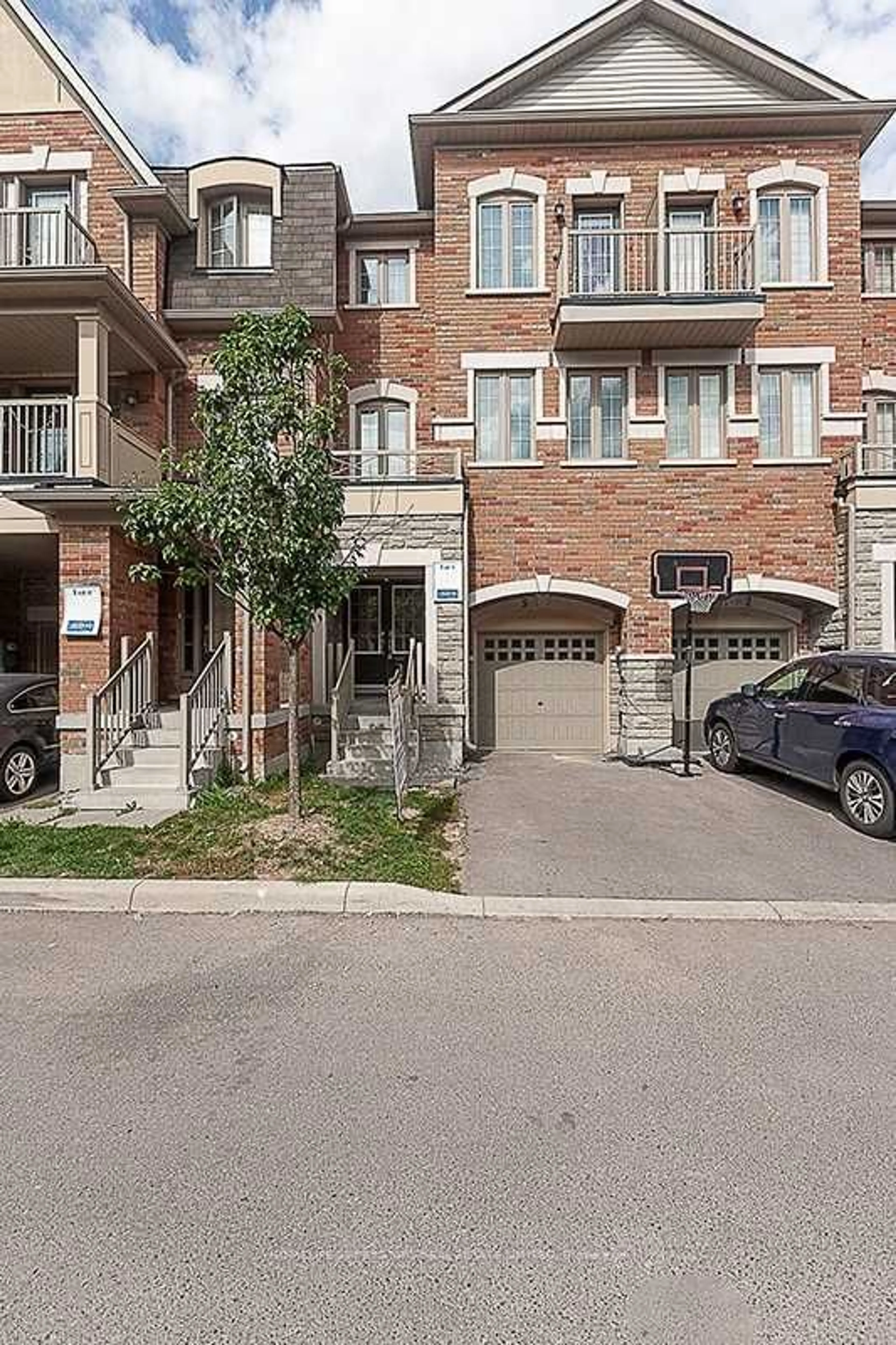 A pic from exterior of the house or condo, the street view for 9 Shiff Cres, Brampton Ontario L6Z 0H5