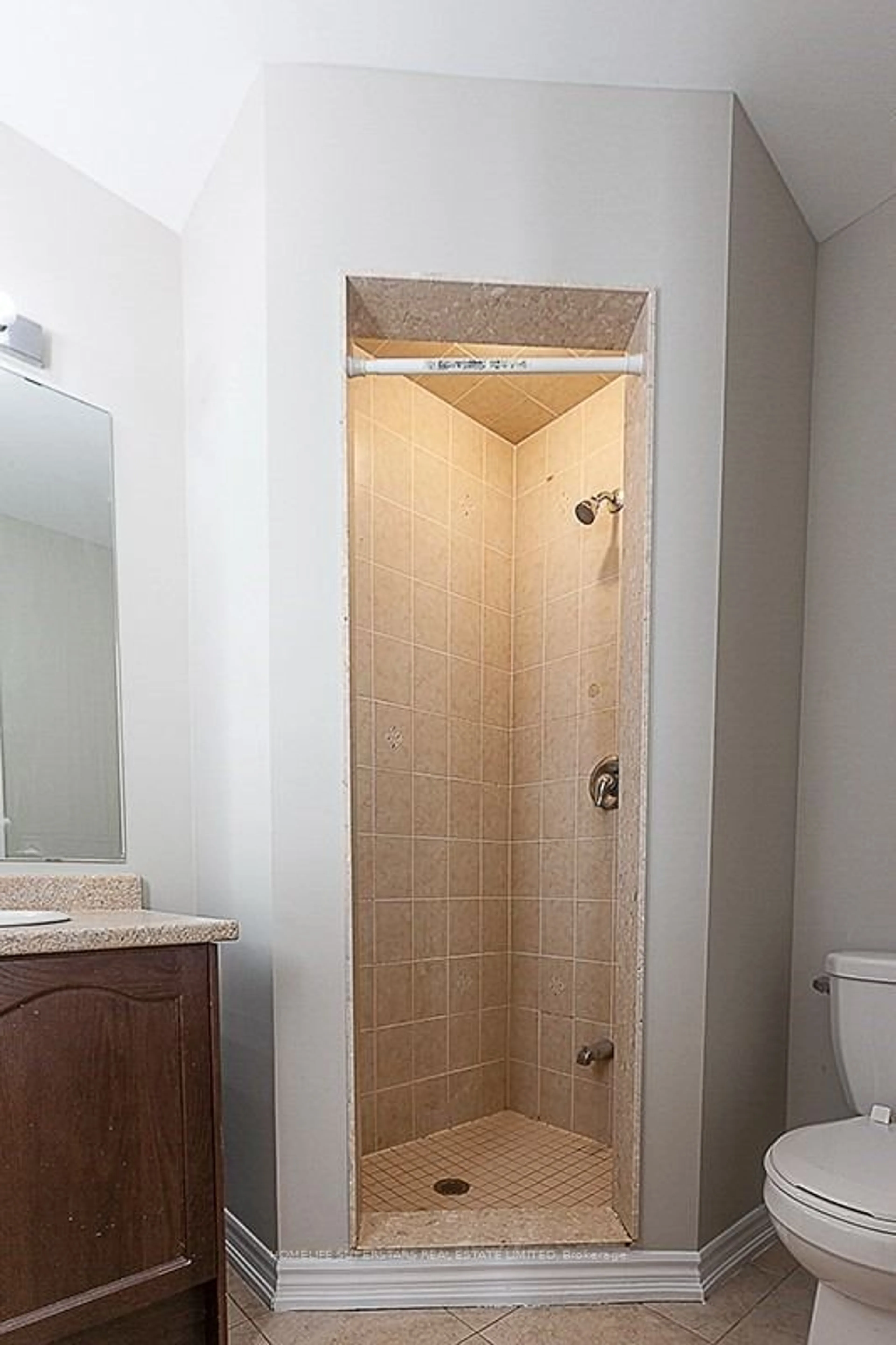 Standard bathroom, not visible floor for 9 Shiff Cres, Brampton Ontario L6Z 0H5