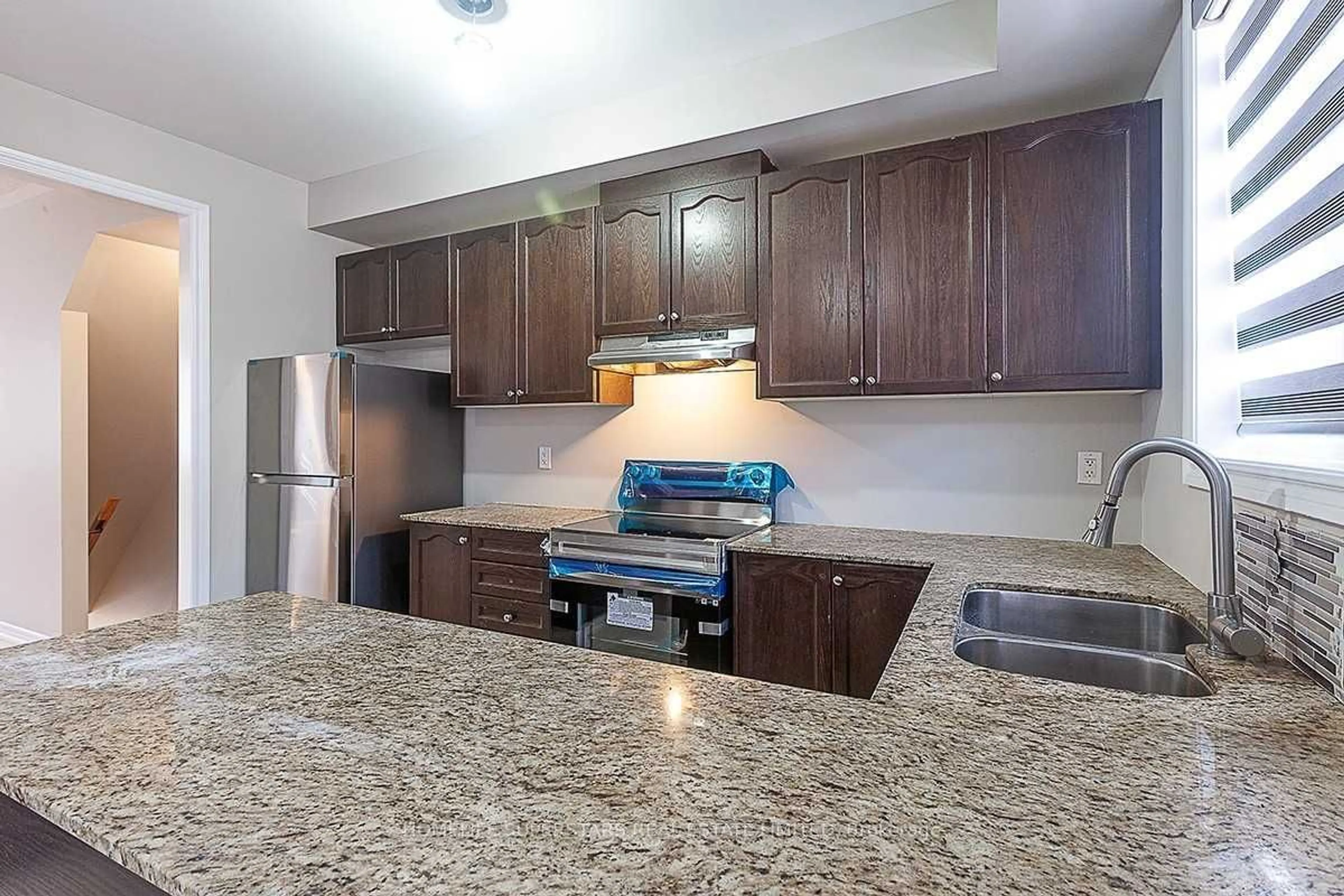 Standard kitchen, wood floors for 9 Shiff Cres, Brampton Ontario L6Z 0H5