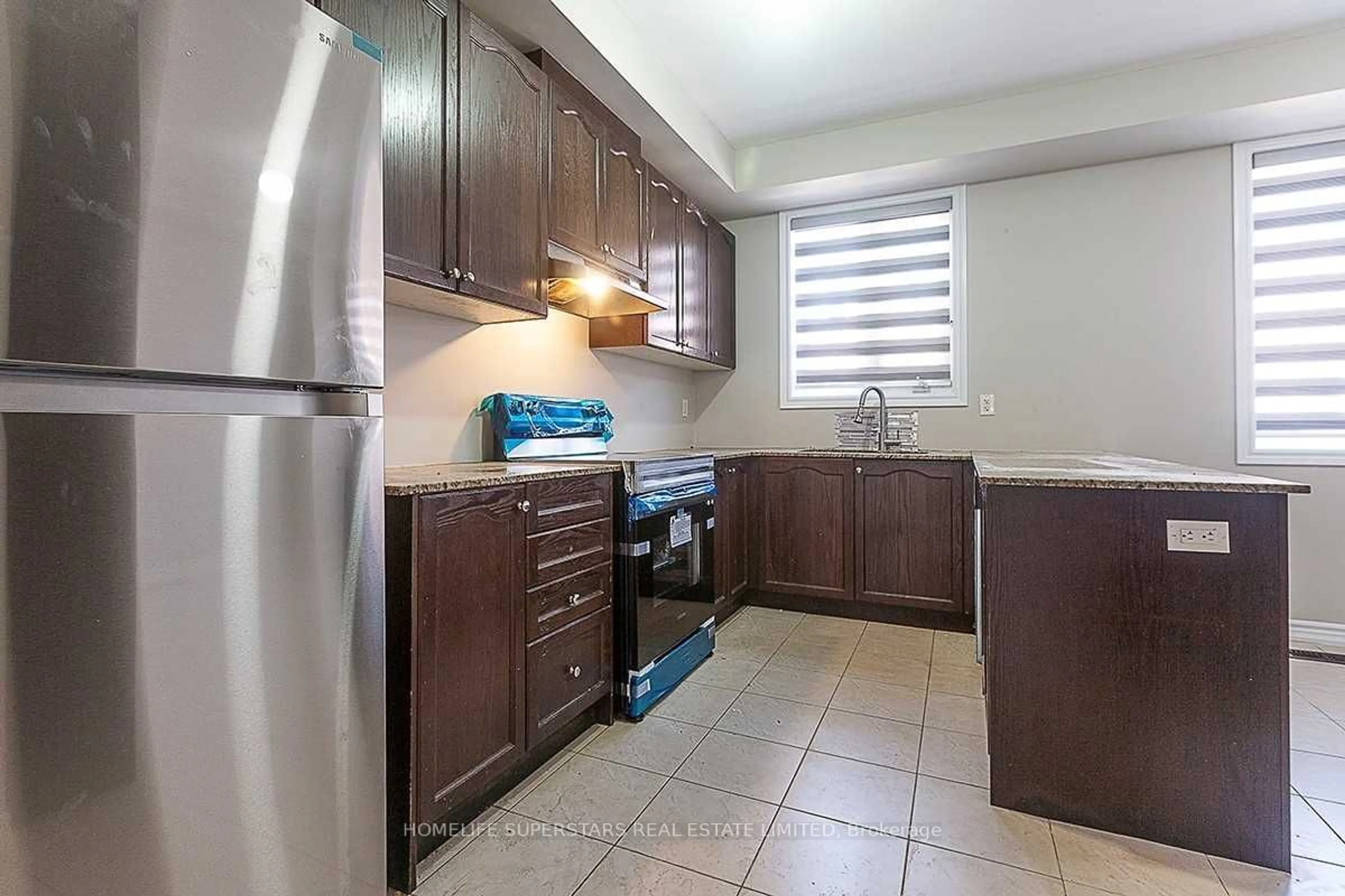 Standard kitchen, cottage for 9 Shiff Cres, Brampton Ontario L6Z 0H5