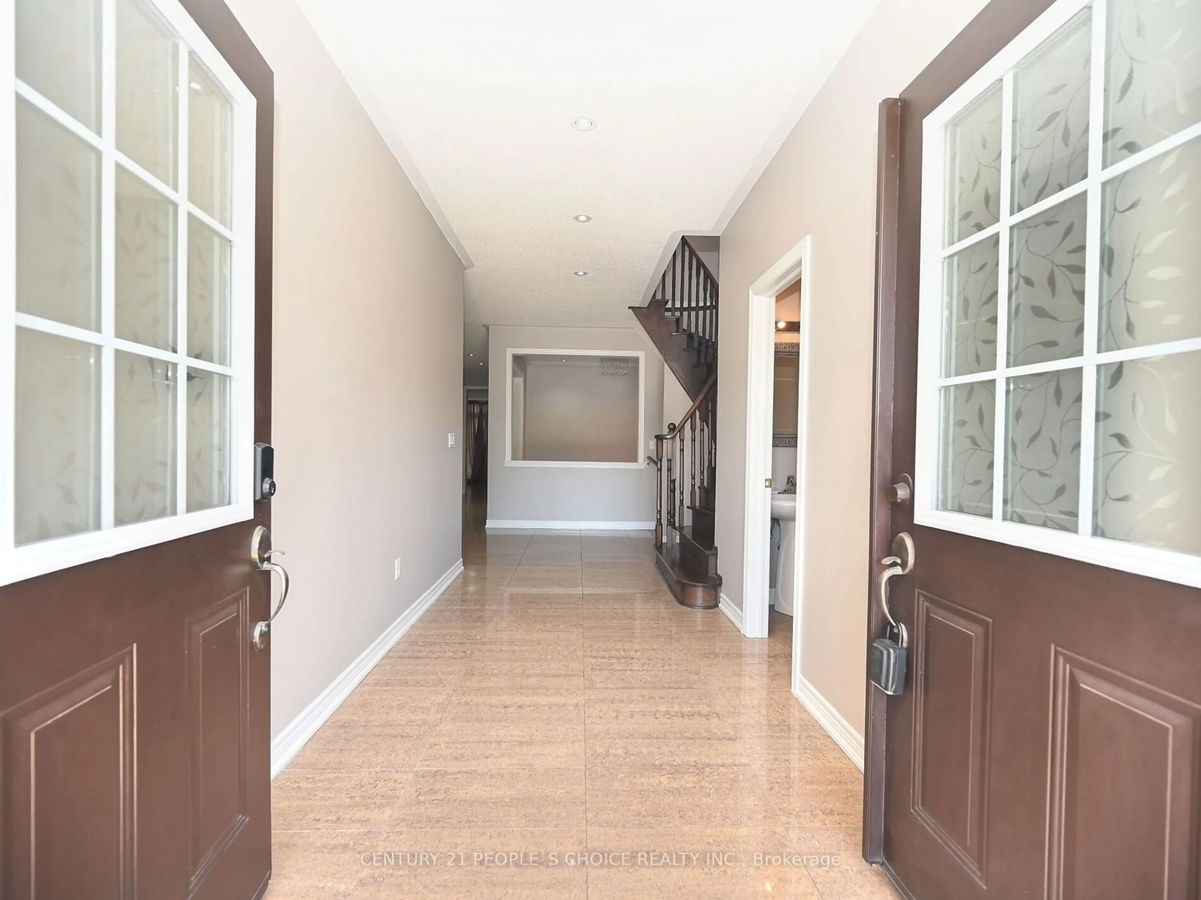 Indoor entryway, wood floors for 44 Gardenbrooke Tr, Brampton Ontario L6P 3J3