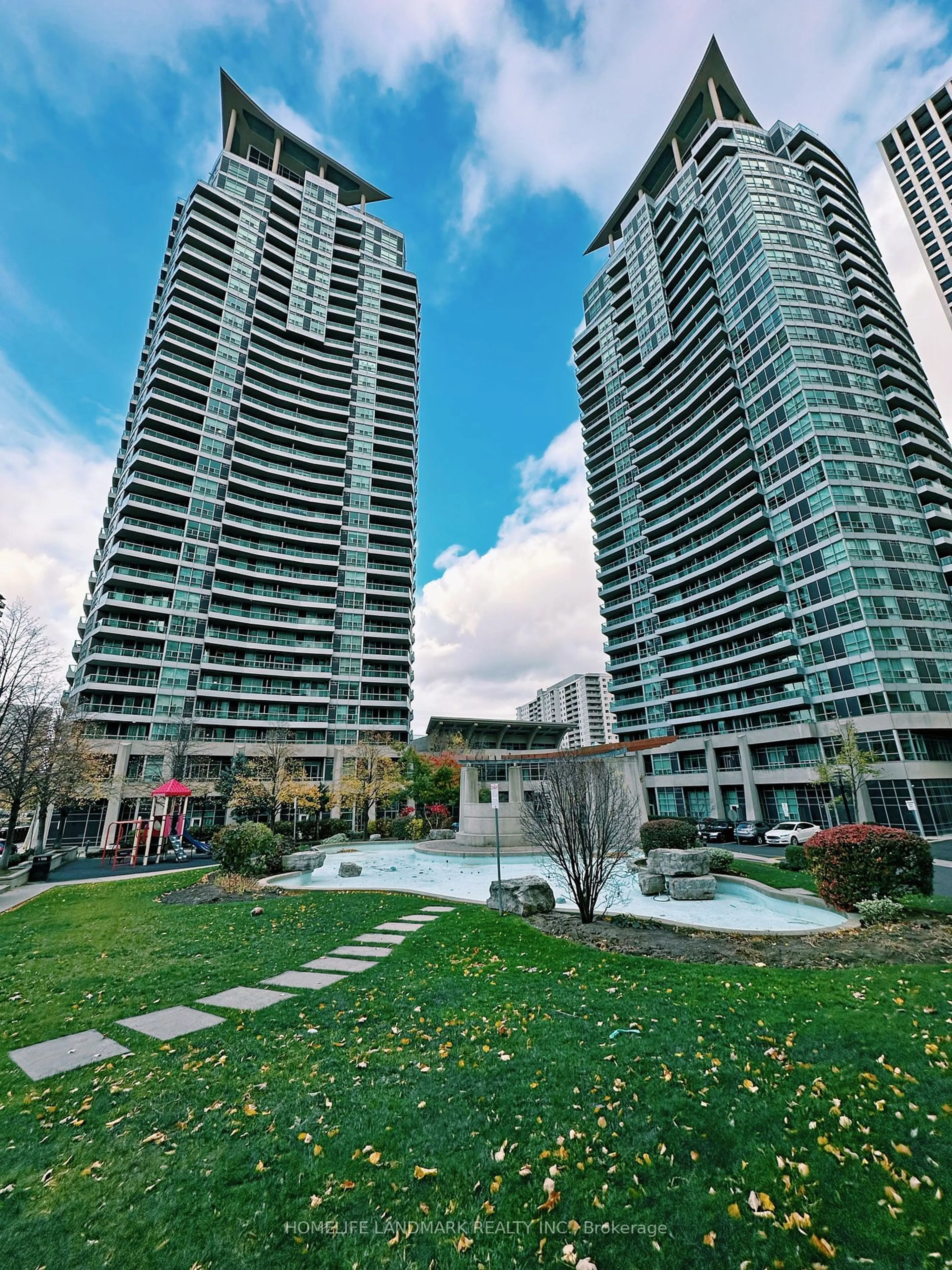 A pic from exterior of the house or condo, the view of city buildings for 33 Elm Dr #305, Mississauga Ontario L5B 4M2