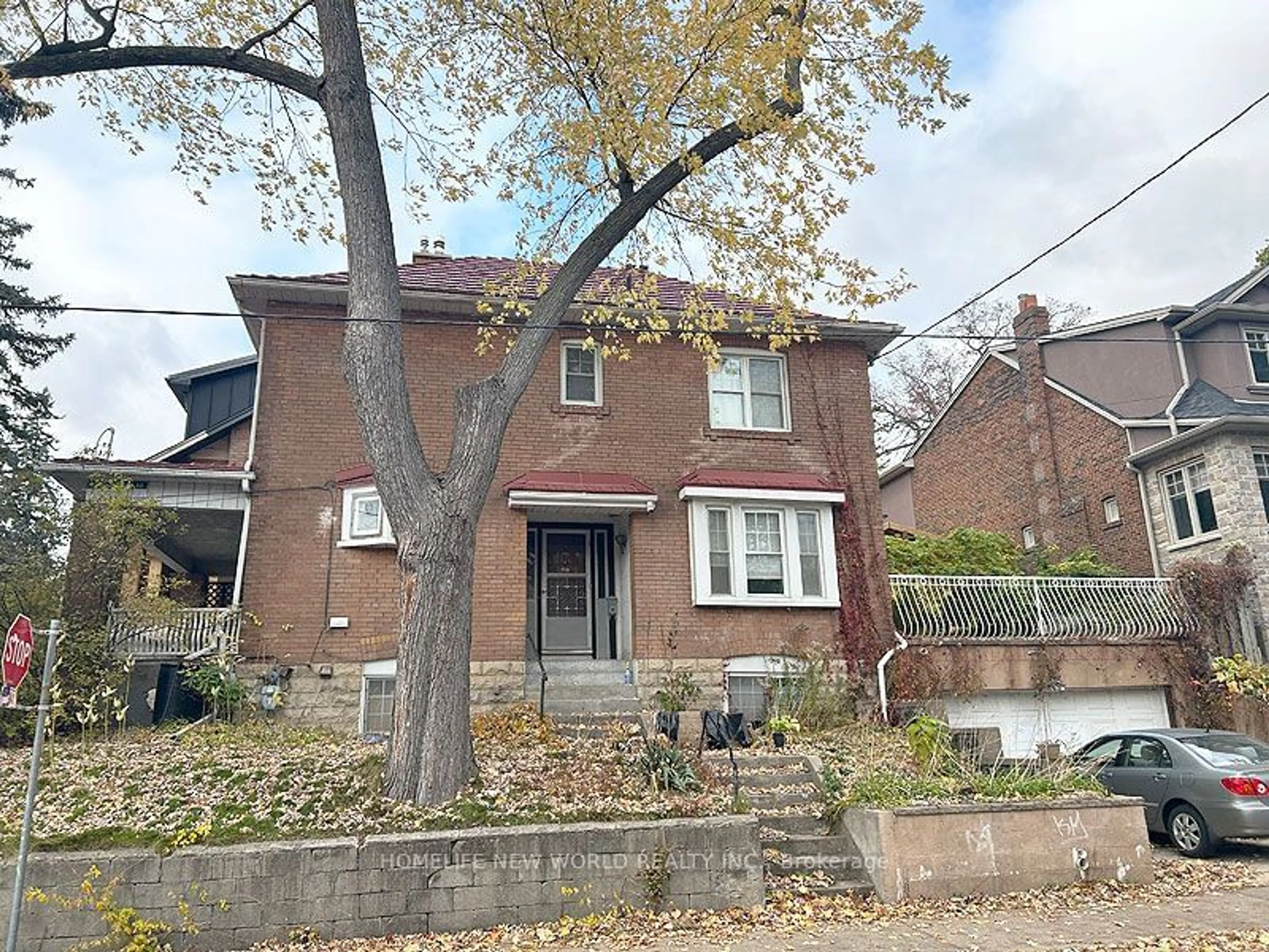 Frontside or backside of a home, the street view for 101 Evelyn Ave, Toronto Ontario M6P 2Z3