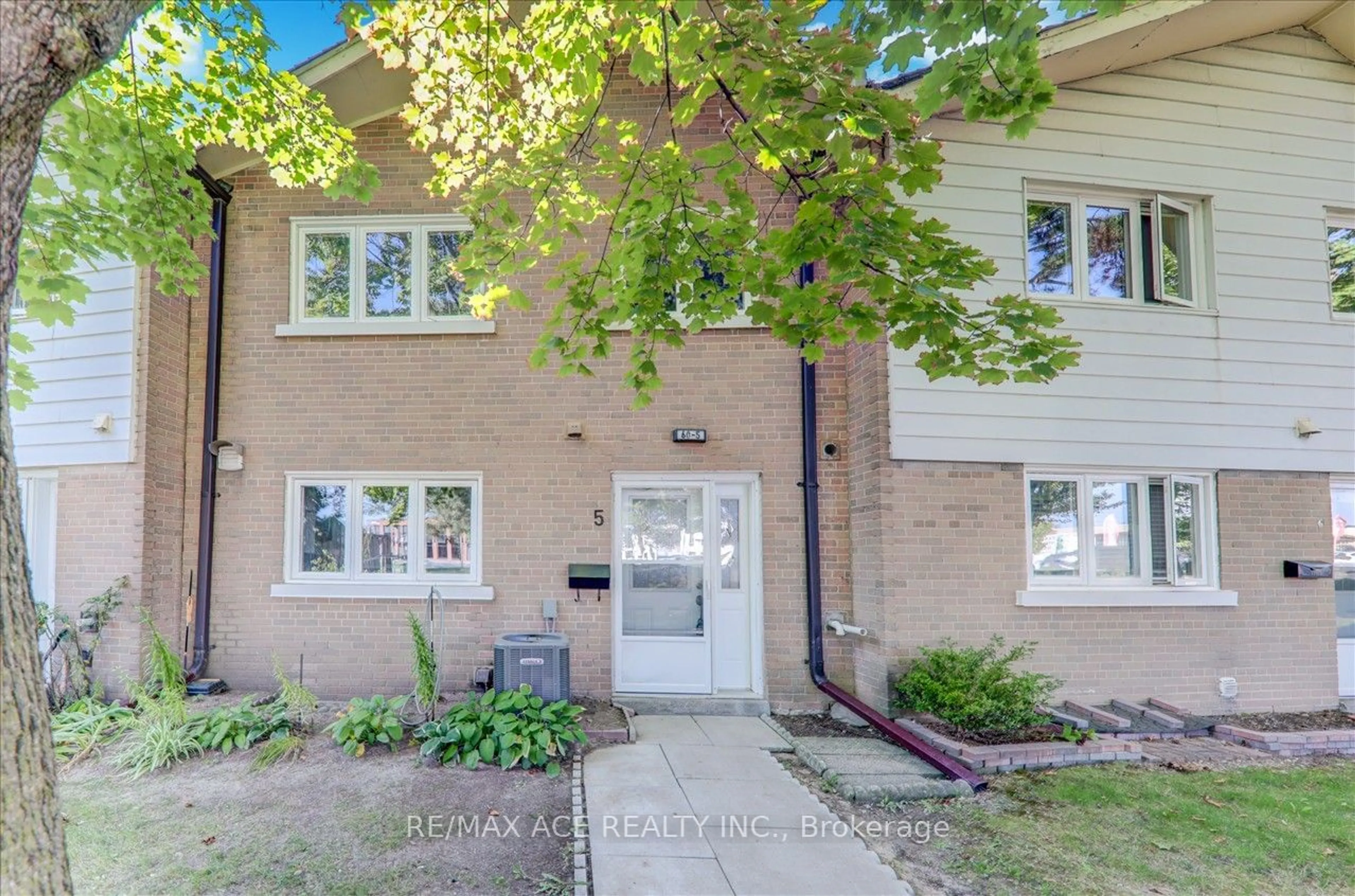 A pic from exterior of the house or condo, the street view for 60 Grandravine Dr #5, Toronto Ontario M3J 1B1