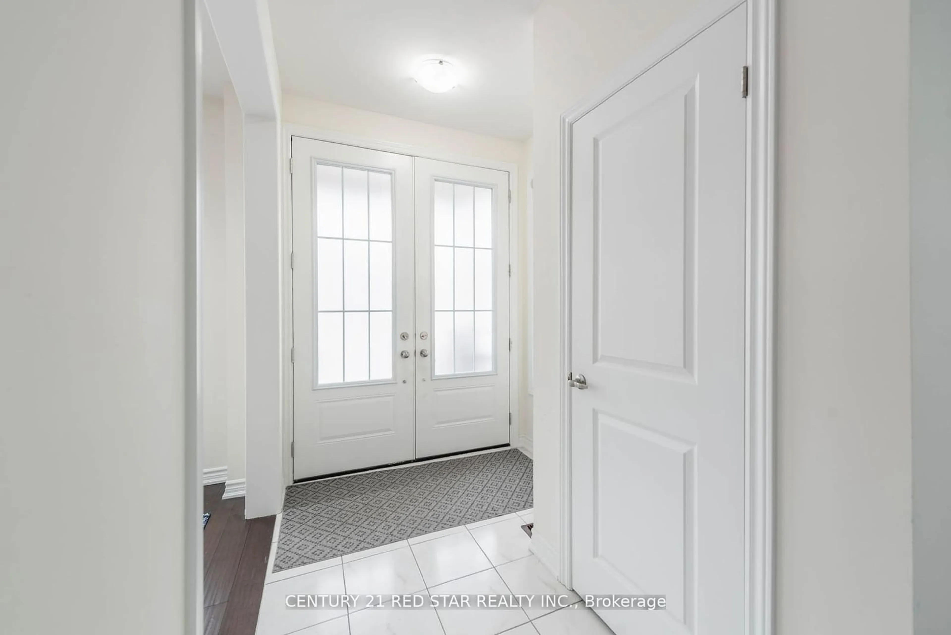 Indoor entryway, wood floors for 1 Goodview Dr, Brampton Ontario L6R 4C5