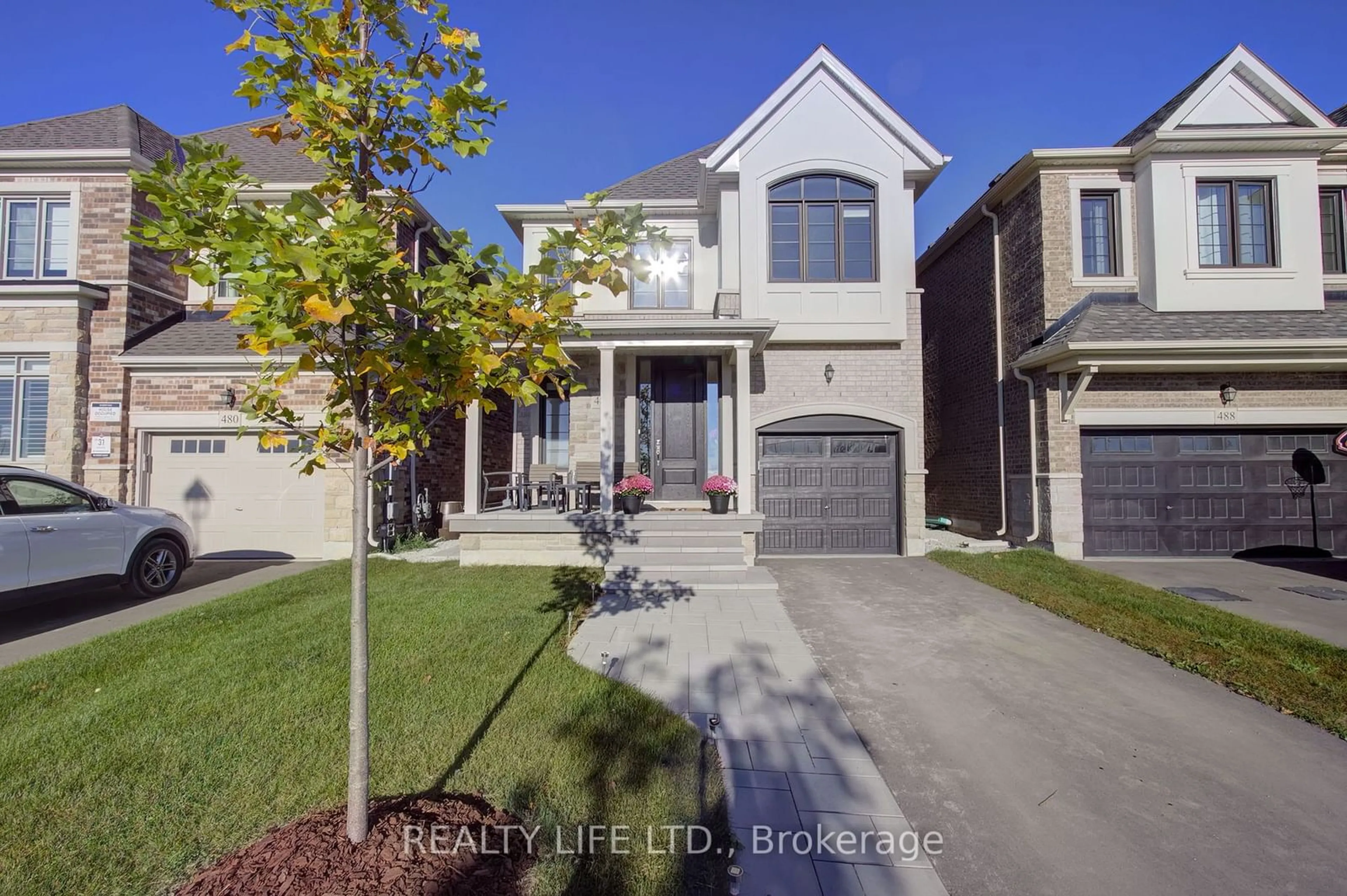 Frontside or backside of a home, the street view for 484 Thornborrow Crt, Milton Ontario L9E 1T4