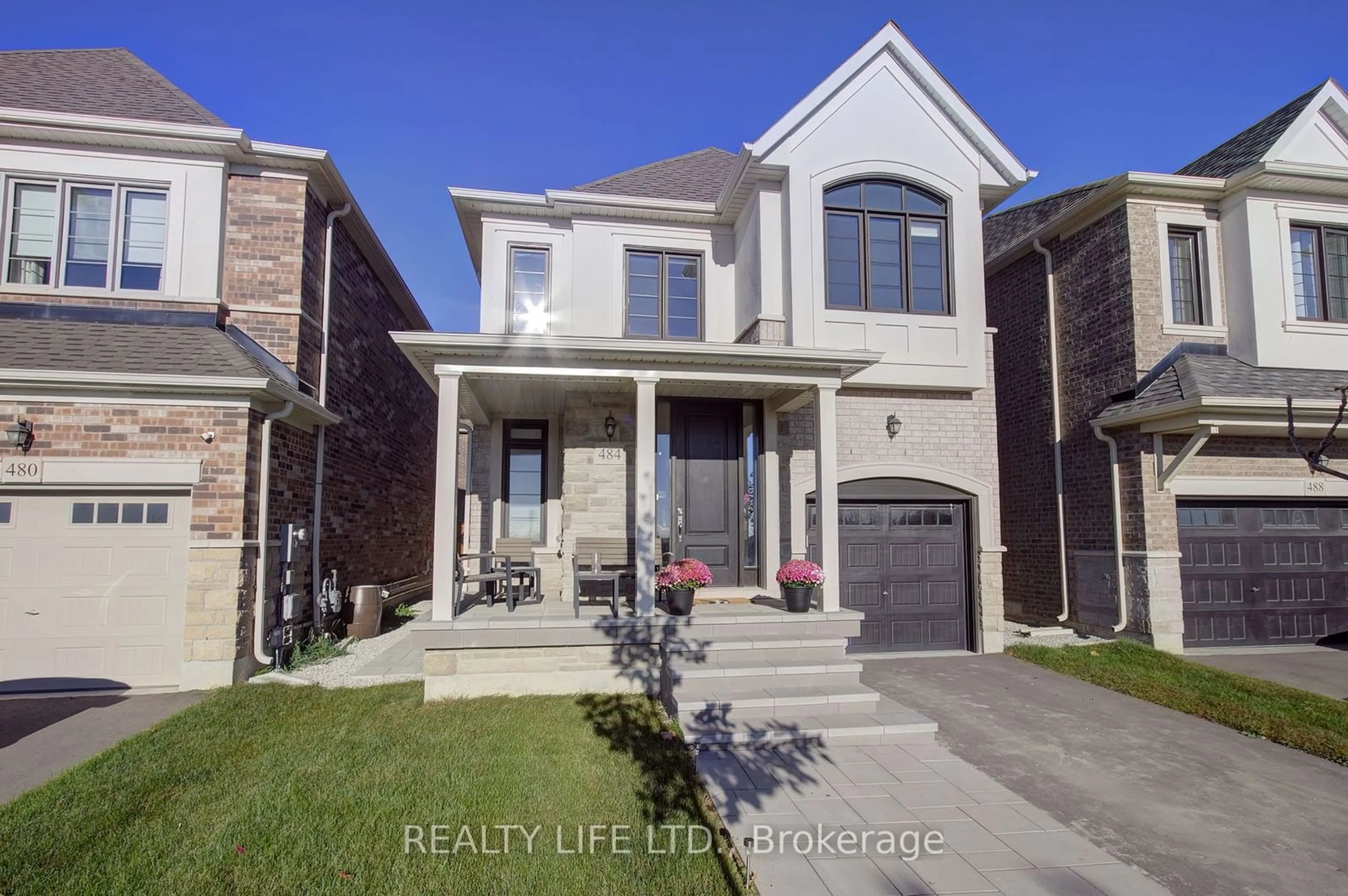 Frontside or backside of a home, the street view for 484 Thornborrow Crt, Milton Ontario L9E 1T4