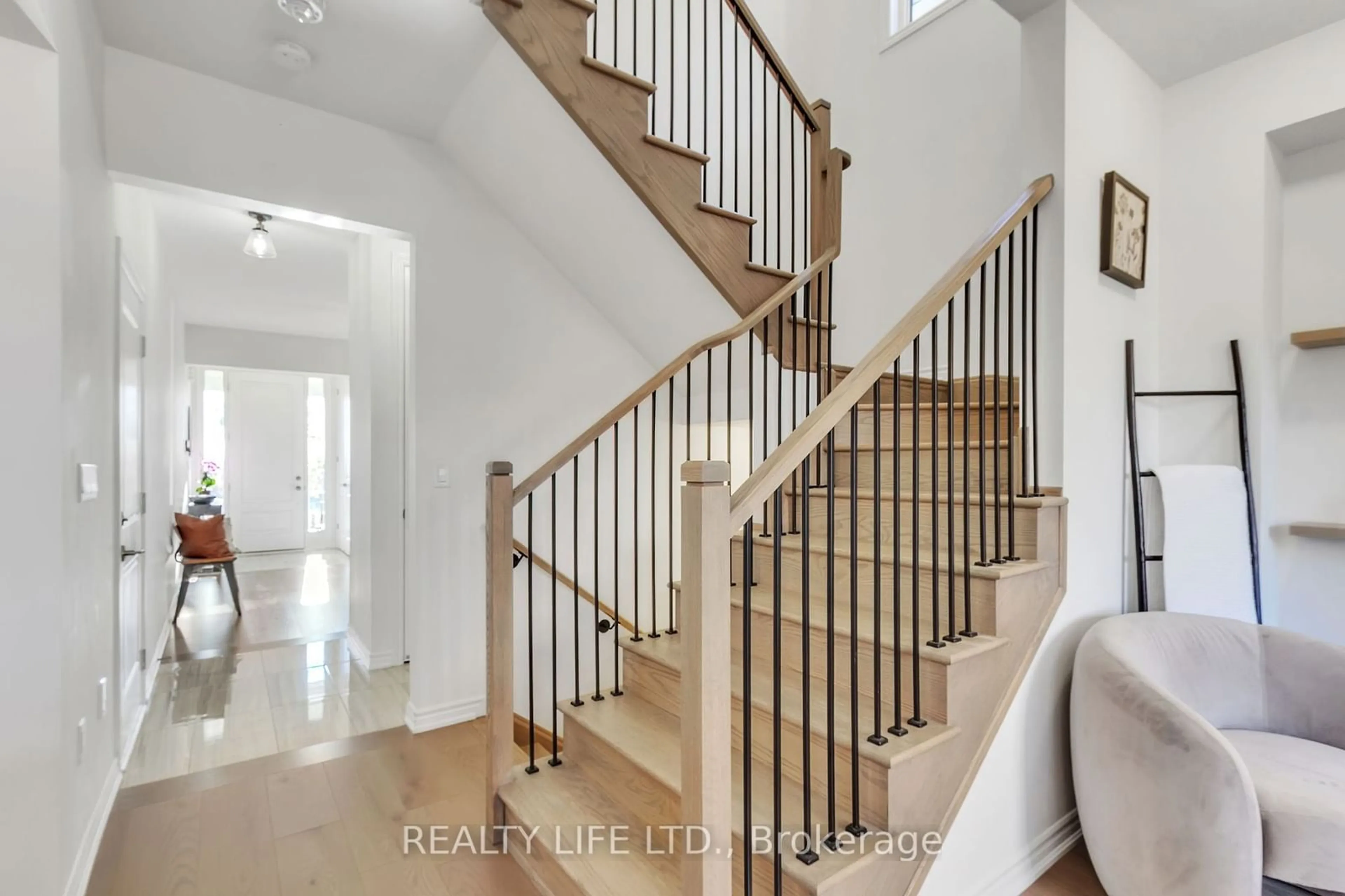 Stairs for 484 Thornborrow Crt, Milton Ontario L9E 1T4